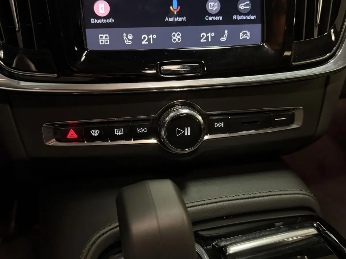 2.0 T6 PHEV AWD Plus Bright 19"/Leder + memory l + r/Stoel + stuurverwarming/Adaptieve cruise/Harman Kardon/Dodehoek/Elektrische klep/Keyless
