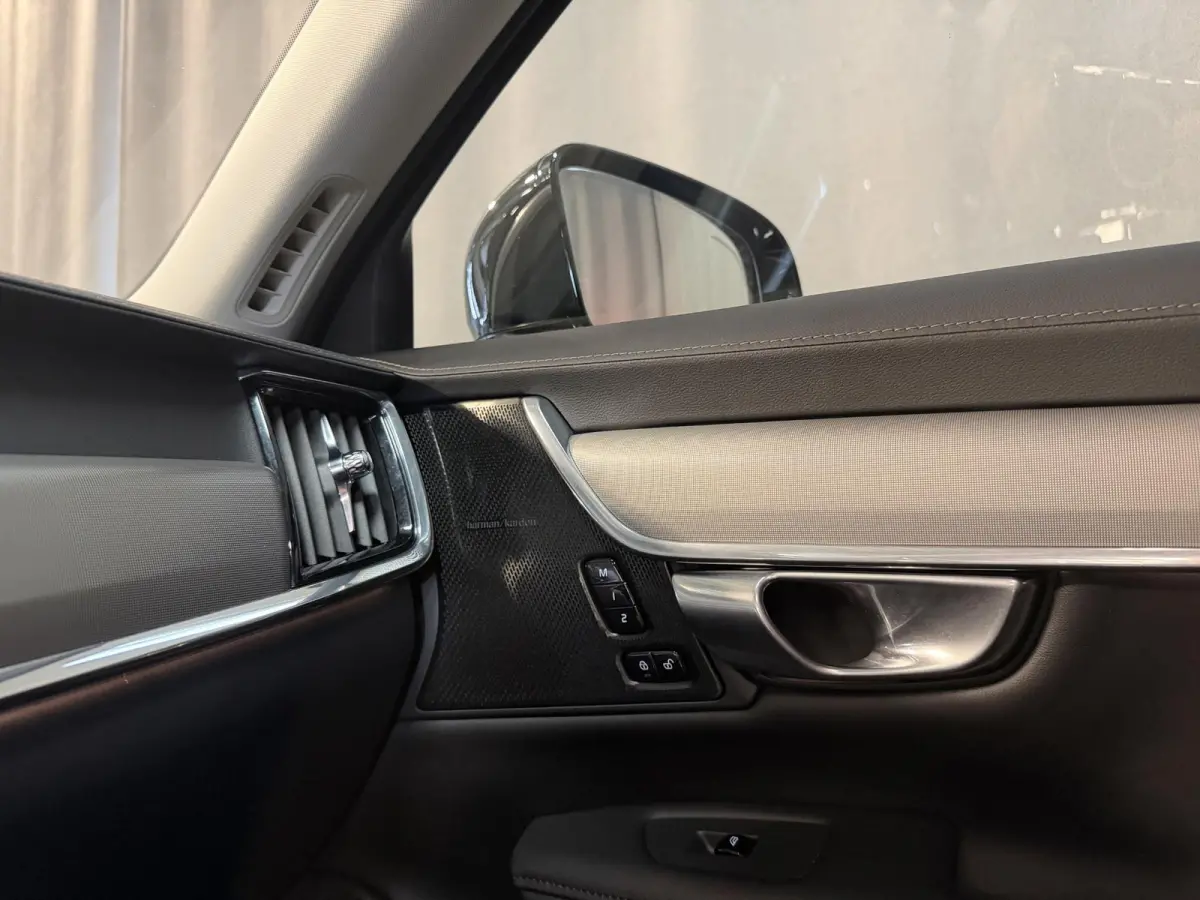 2.0 T6 PHEV AWD Plus Bright 19"/Leder + memory l + r/Stoel + stuurverwarming/Adaptieve cruise/Harman Kardon/Dodehoek/Elektrische klep/Keyless