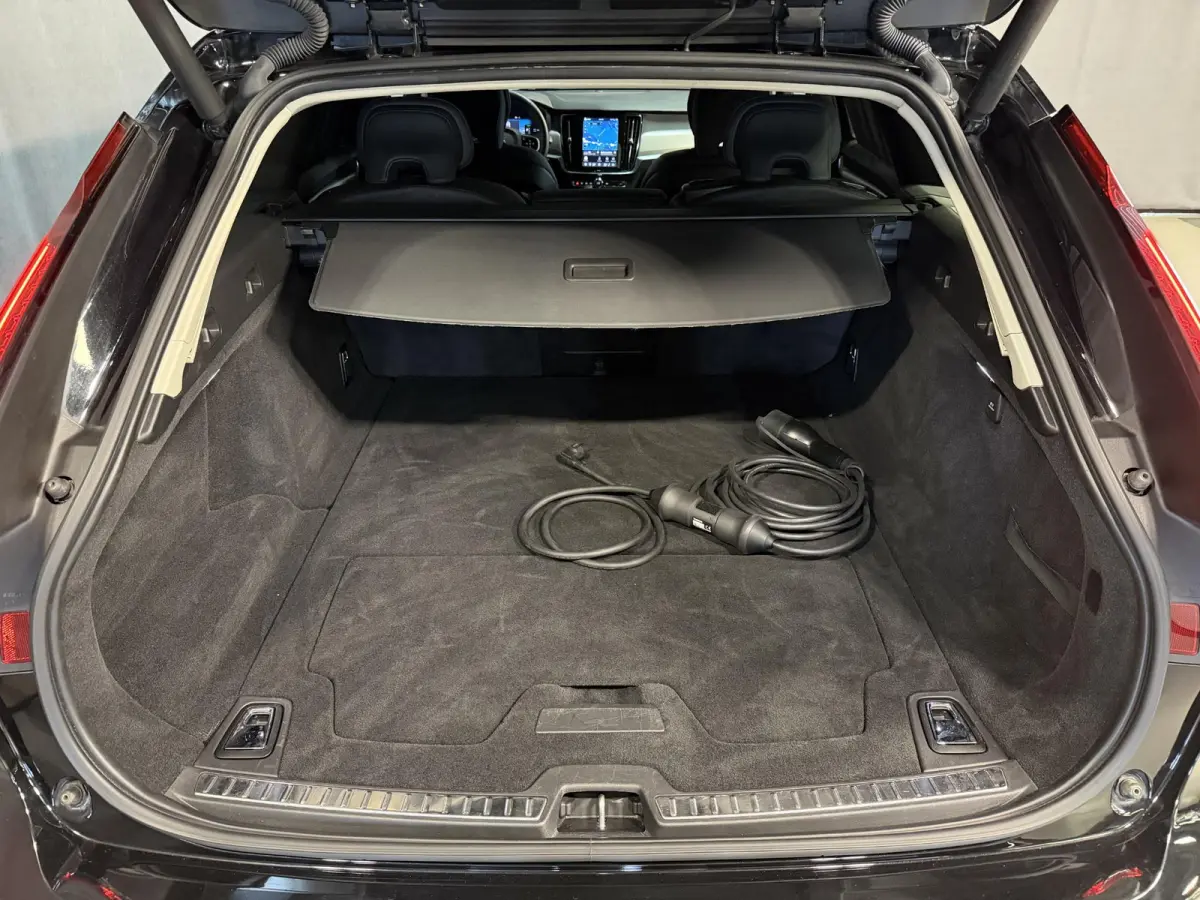 2.0 T6 PHEV AWD Plus Bright 19"/Leder + memory l + r/Stoel + stuurverwarming/Adaptieve cruise/Harman Kardon/Dodehoek/Elektrische klep/Keyless