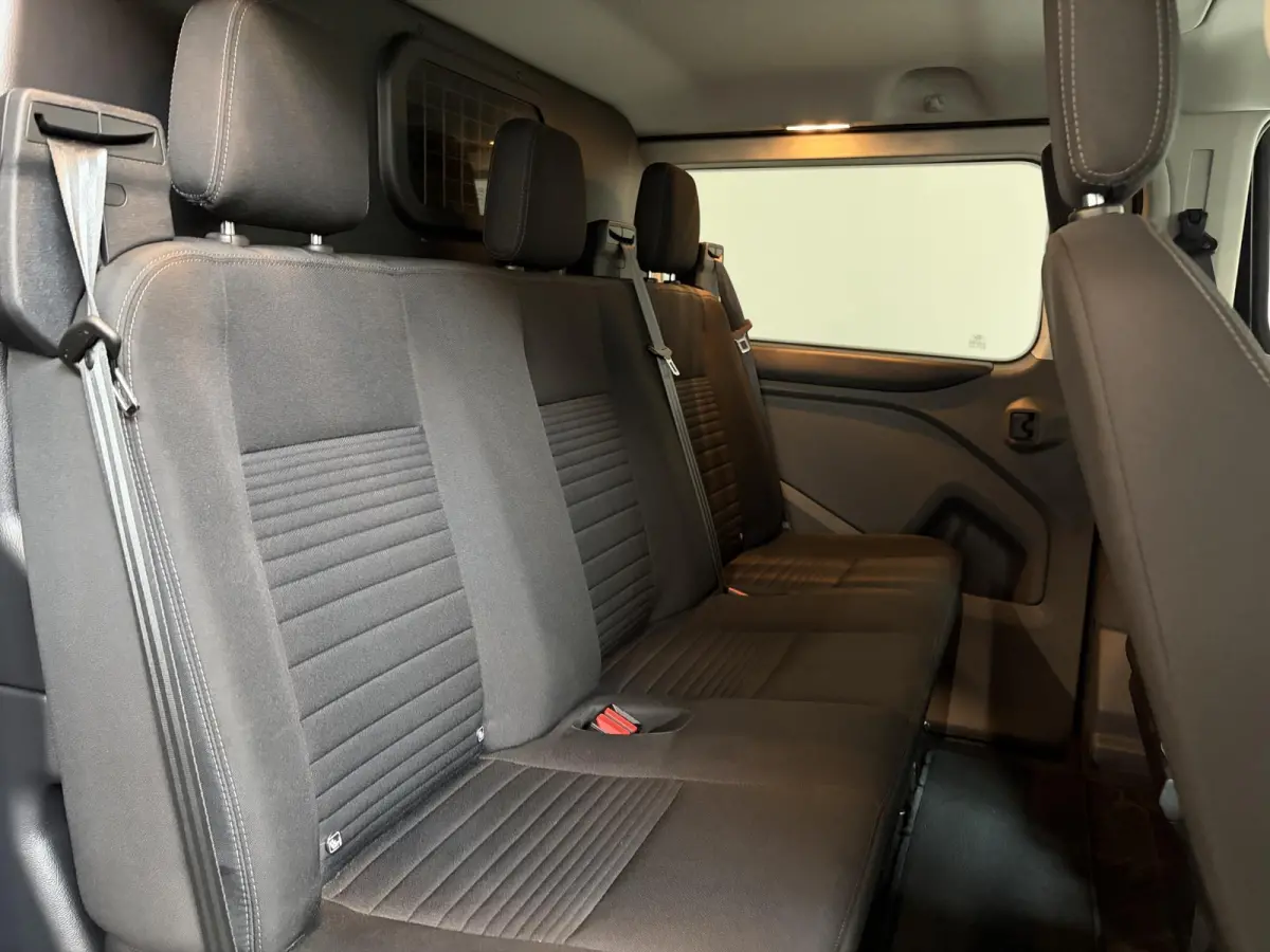300 2.0 TDCI L2H1 Limited Dubbele cabine Navigatie Airco 2 Schuifdeuren Trekhaak Parkeersensoren Carplay DAB