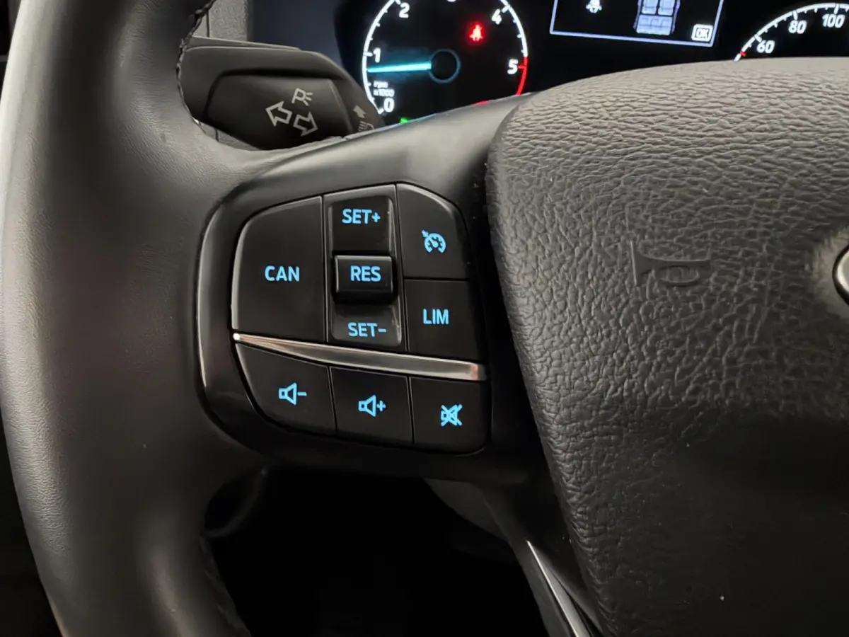 300 2.0 TDCI L2H1 Limited Dubbele cabine Navigatie Airco 2 Schuifdeuren Trekhaak Parkeersensoren Carplay DAB