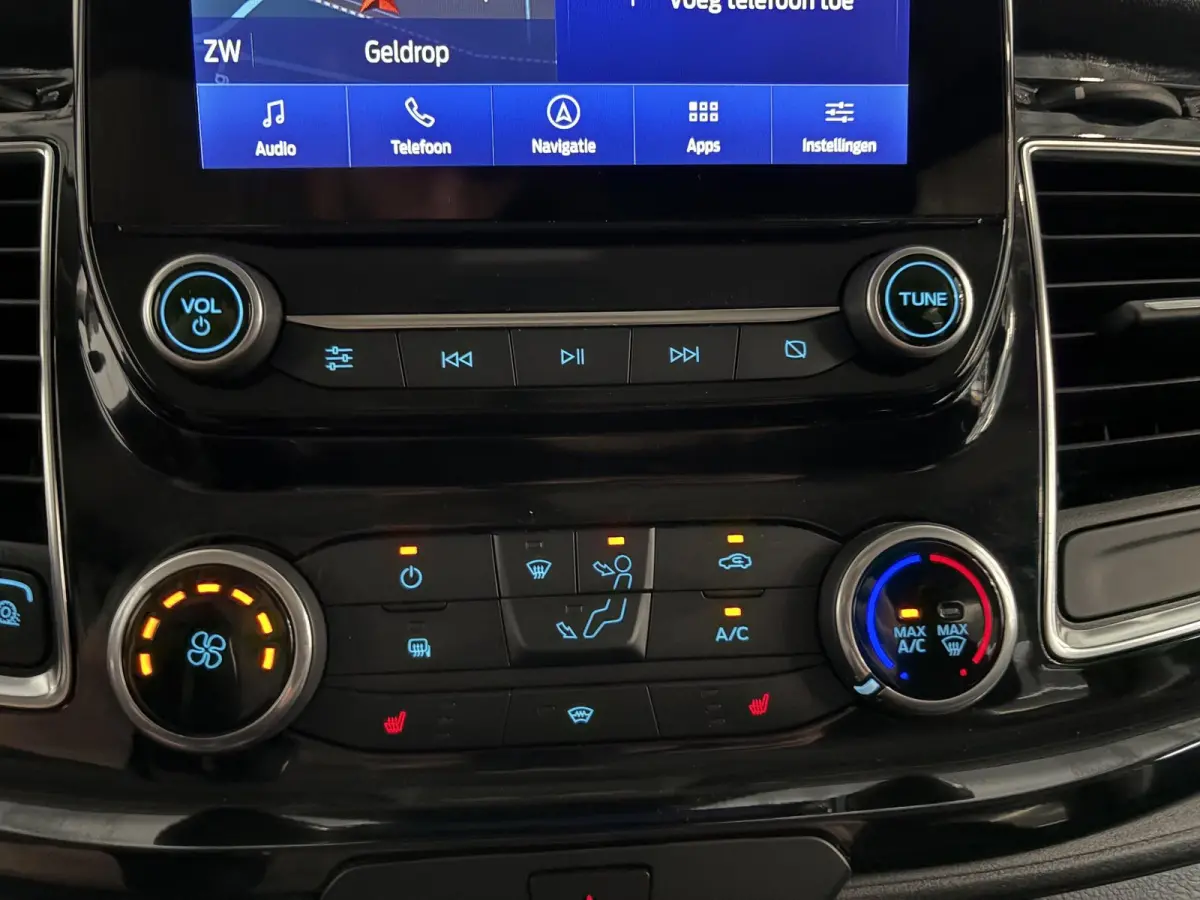 300 2.0 TDCI L2H1 Limited Dubbele cabine Navigatie Airco 2 Schuifdeuren Trekhaak Parkeersensoren Carplay DAB