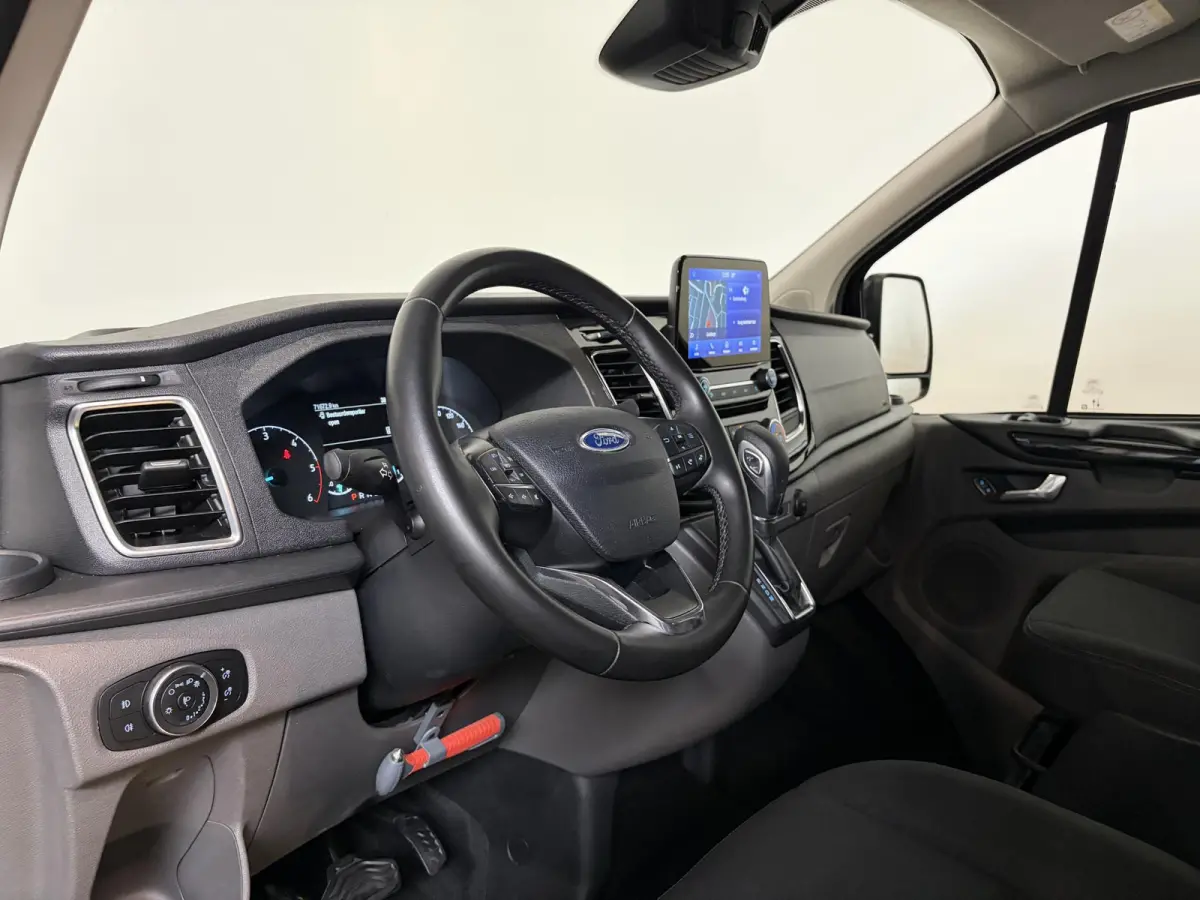 300 2.0 TDCI L2H1 Limited Dubbele cabine Navigatie Airco 2 Schuifdeuren Trekhaak Parkeersensoren Carplay DAB
