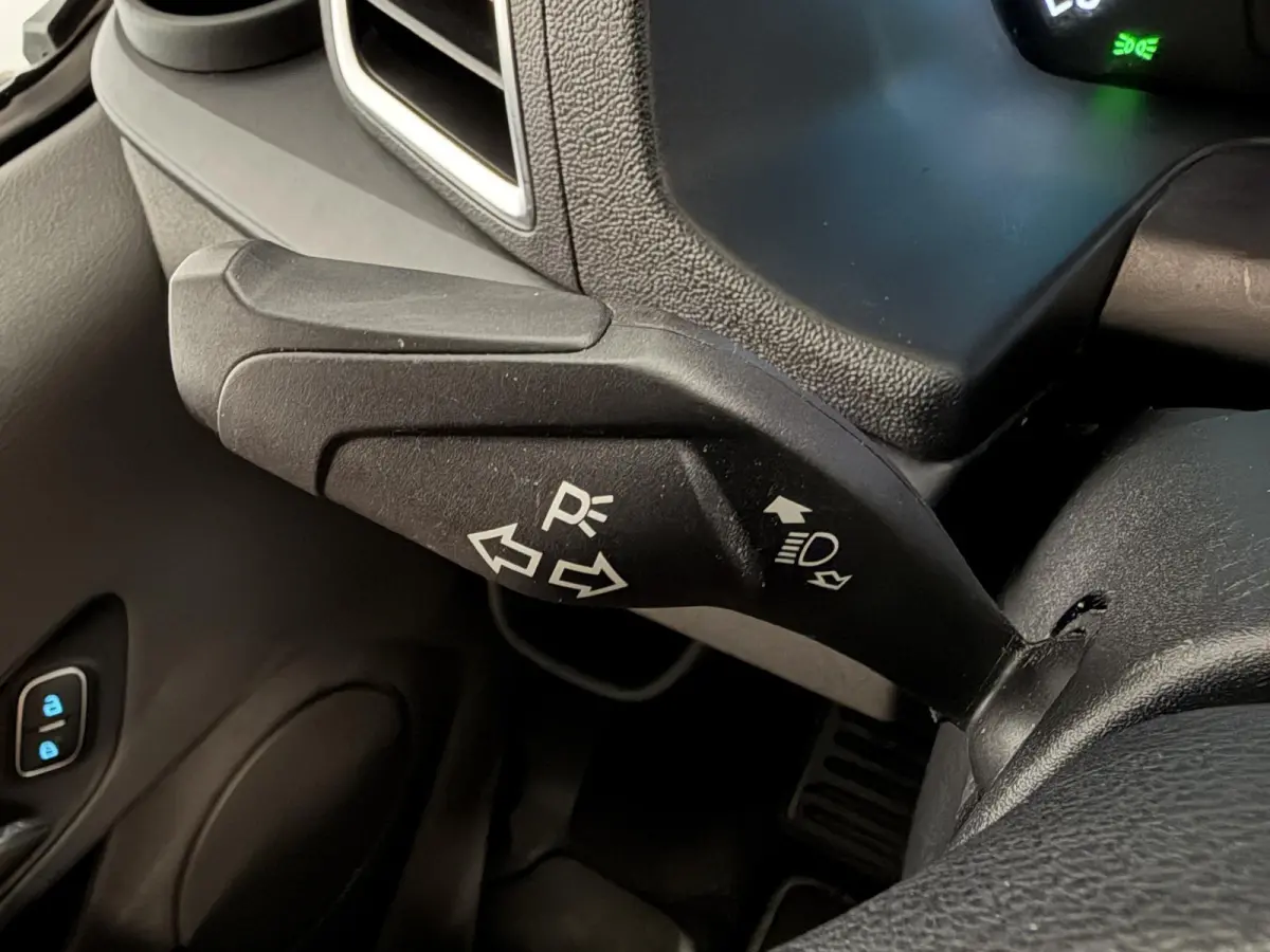300 2.0 TDCI L2H1 Limited Dubbele cabine Navigatie Airco 2 Schuifdeuren Trekhaak Parkeersensoren Carplay DAB
