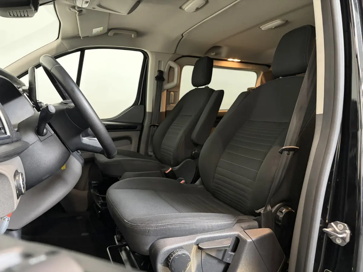 300 2.0 TDCI L2H1 Limited Dubbele cabine Navigatie Airco 2 Schuifdeuren Trekhaak Parkeersensoren Carplay DAB