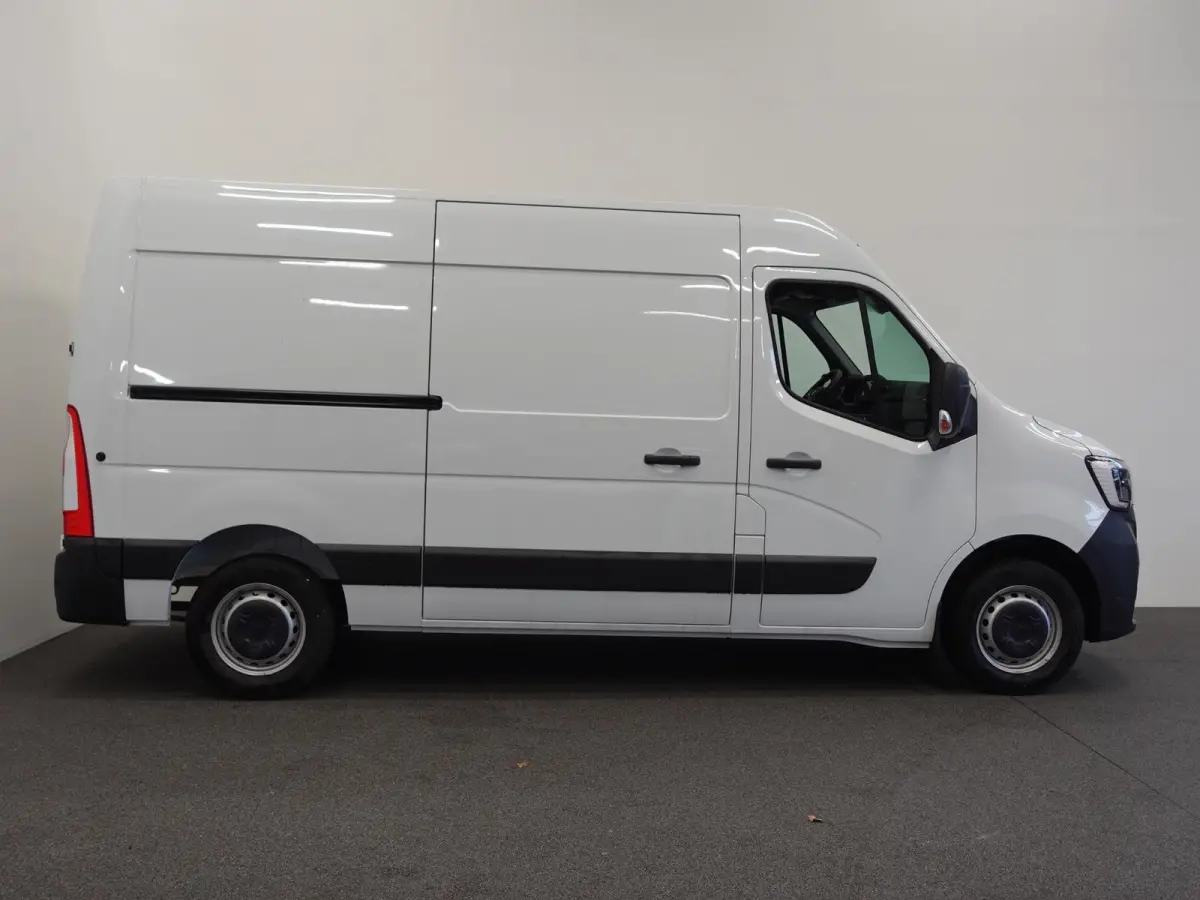 T33 2.3 dCi 135PK L2H2 Airco Cruise control Parkeersensoren Navigatie Trekhaak