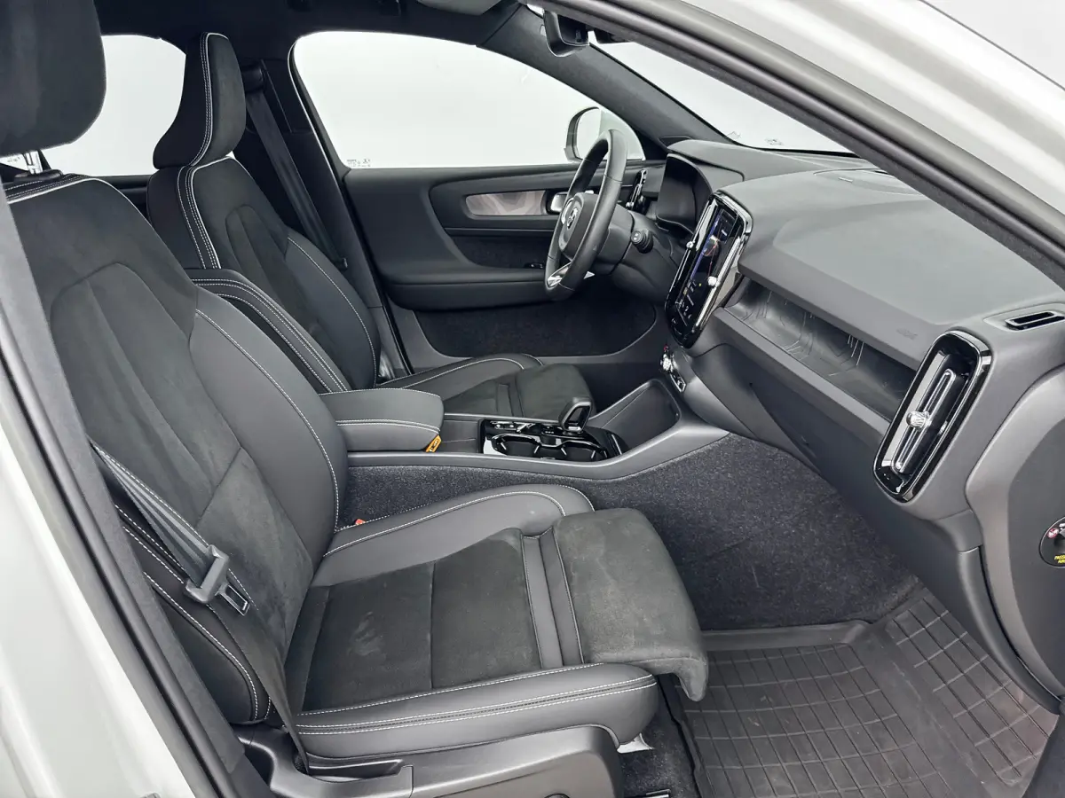 T4 Plug-in hybrid Plus Bright | 19" | Leder / Nubuck | Elektr. verst. Stoelen | Trekhaak | Harman Kardon | Adaptieve cruise | BLIS | Stoel/stuurverwarming