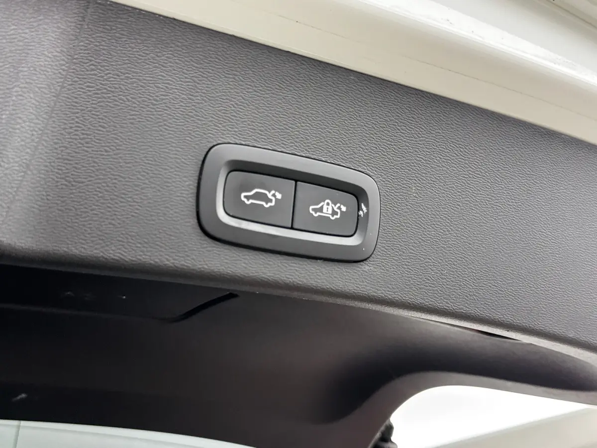 T4 Plug-in hybrid Plus Bright | 19" | Leder / Nubuck | Elektr. verst. Stoelen | Trekhaak | Harman Kardon | Adaptieve cruise | BLIS | Stoel/stuurverwarming