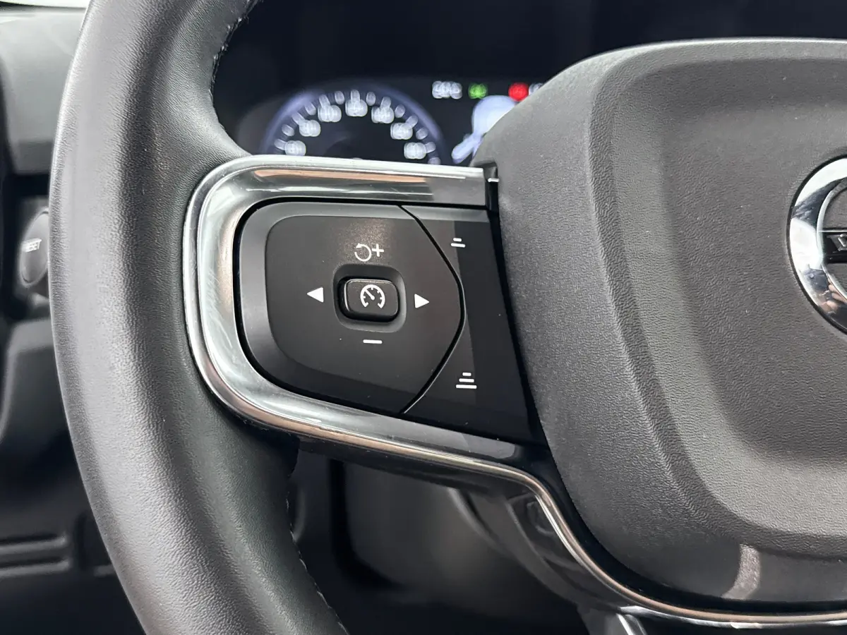 T4 Plug-in hybrid Plus Bright | 19" | Leder / Nubuck | Elektr. verst. Stoelen | Trekhaak | Harman Kardon | Adaptieve cruise | BLIS | Stoel/stuurverwarming