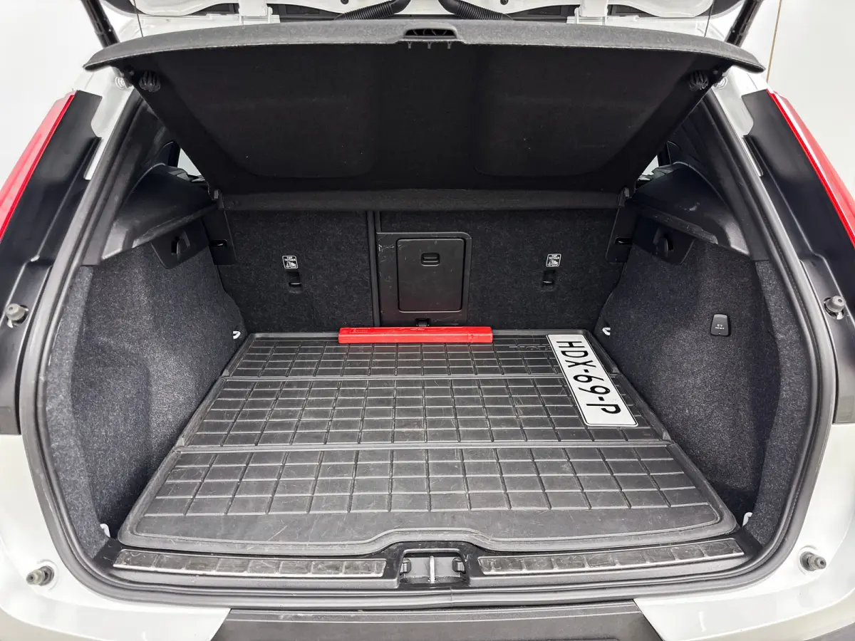 T4 Plug-in hybrid Plus Bright | 19" | Leder / Nubuck | Elektr. verst. Stoelen | Trekhaak | Harman Kardon | Adaptieve cruise | BLIS | Stoel/stuurverwarming