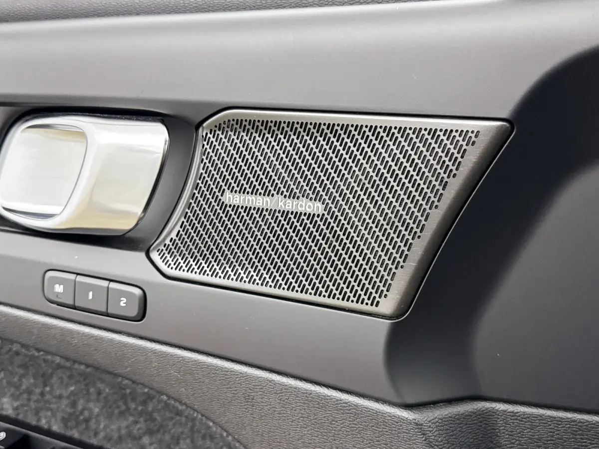 T4 Plug-in hybrid Plus Bright | 19" | Leder / Nubuck | Elektr. verst. Stoelen | Trekhaak | Harman Kardon | Adaptieve cruise | BLIS | Stoel/stuurverwarming