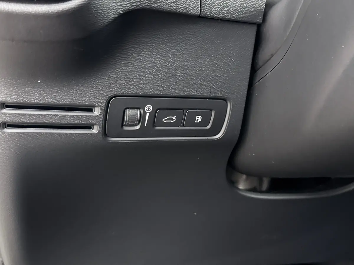 T4 Plug-in hybrid Plus Bright | 19" | Leder / Nubuck | Elektr. verst. Stoelen | Trekhaak | Harman Kardon | Adaptieve cruise | BLIS | Stoel/stuurverwarming