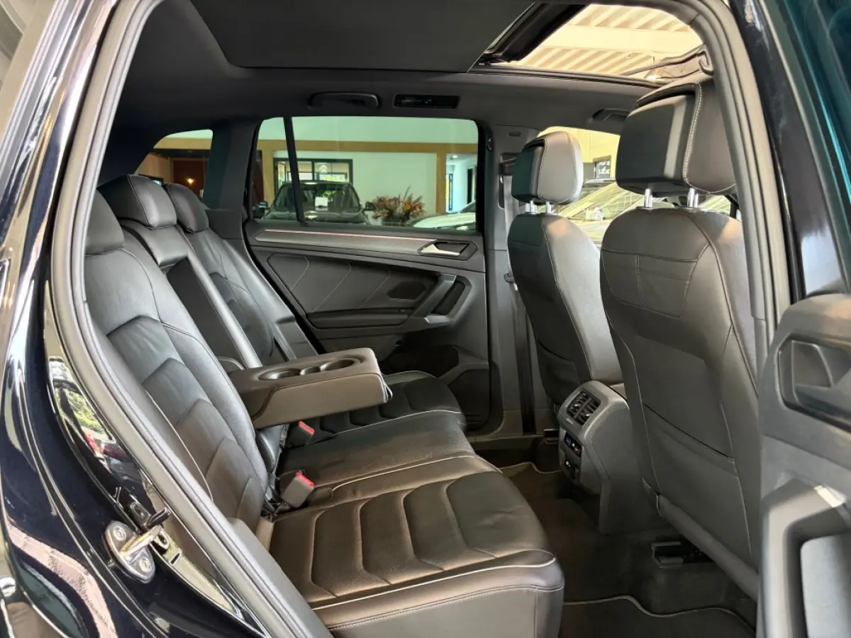 1.5 TSI 2x R-Line Pano ACC IQ.Light V-Cockpit Leder Memory Camera E.klep