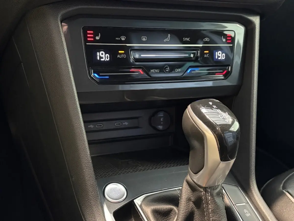 1.5 TSI 2x R-Line Pano ACC IQ.Light V-Cockpit Leder Memory Camera E.klep