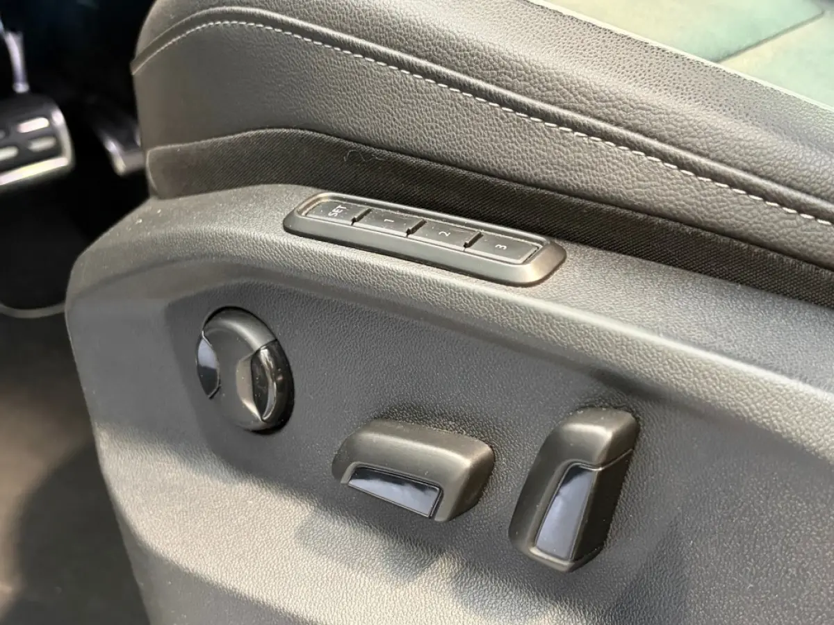 1.5 TSI 2x R-Line Pano ACC IQ.Light V-Cockpit Leder Memory Camera E.klep