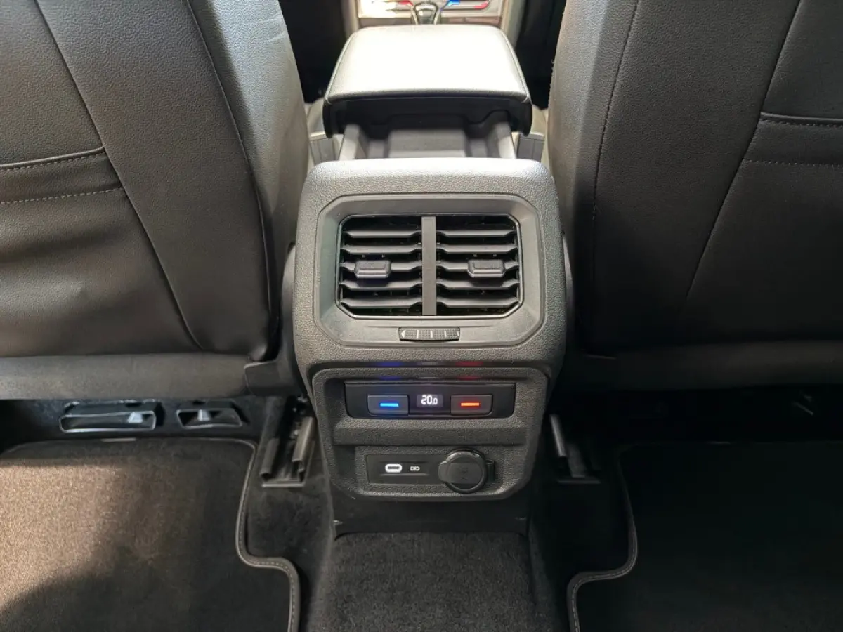 1.5 TSI 2x R-Line Pano ACC IQ.Light V-Cockpit Leder Memory Camera E.klep