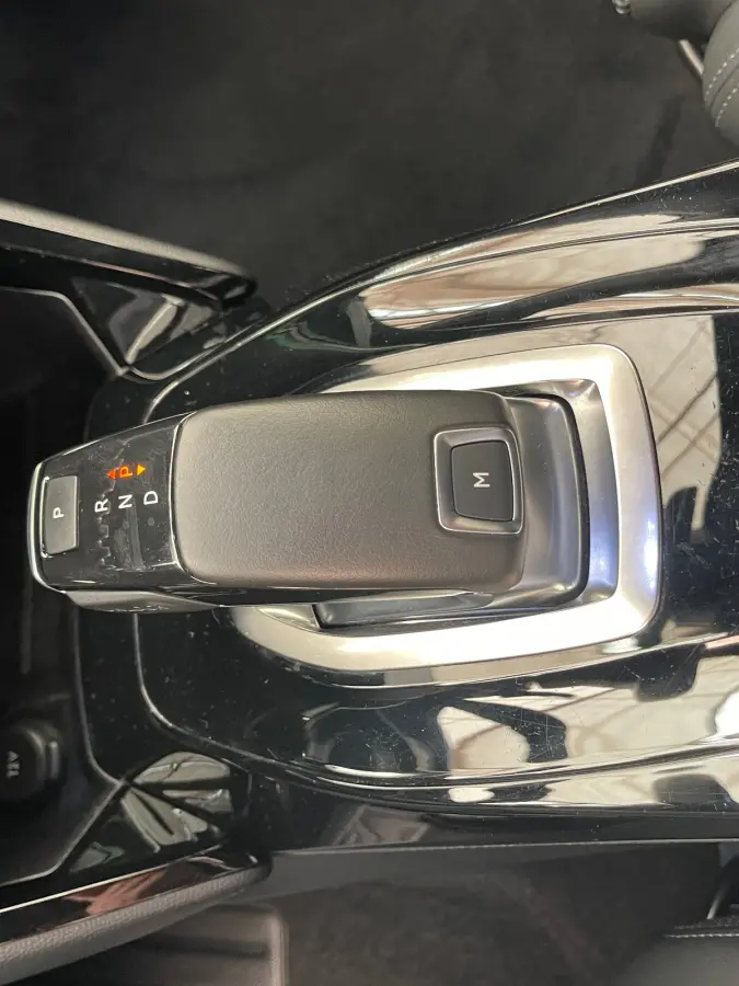1.2 PureTech GT Nieuw binnen! | Automaat! | Camera | Clima | Cruise | Carplay | Keyless start | 17 LMV | 58.000KM!| Achteruitrijcamera | Airco (automatisch) | Centrale deurvergrendeling met 