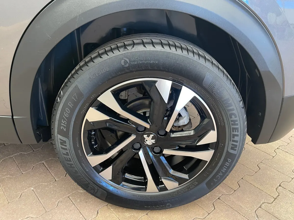 1.2 PureTech GT Nieuw binnen! | Automaat! | Camera | Clima | Cruise | Carplay | Keyless start | 17 LMV | 58.000KM!| Achteruitrijcamera | Airco (automatisch) | Centrale deurvergrendeling met 