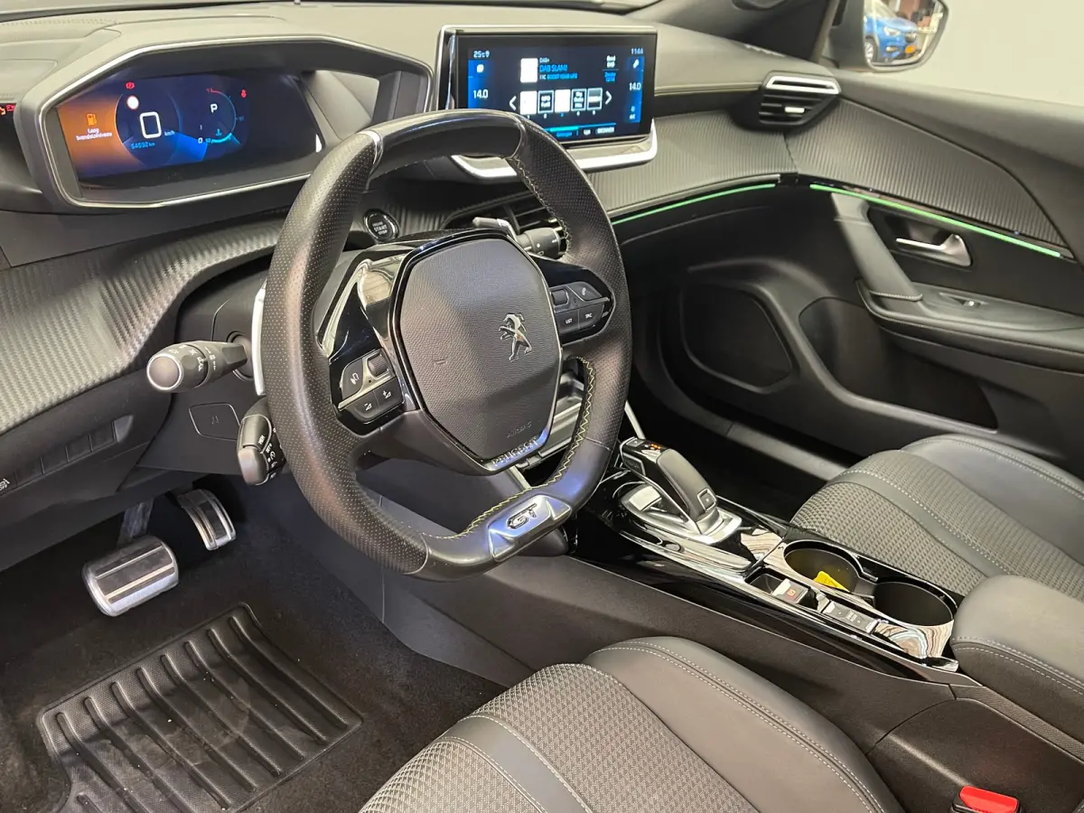 1.2 PureTech GT Nieuw binnen! | Automaat! | Camera | Clima | Cruise | Carplay | Keyless start | 17 LMV | 58.000KM!| Achteruitrijcamera | Airco (automatisch) | Centrale deurvergrendeling met 