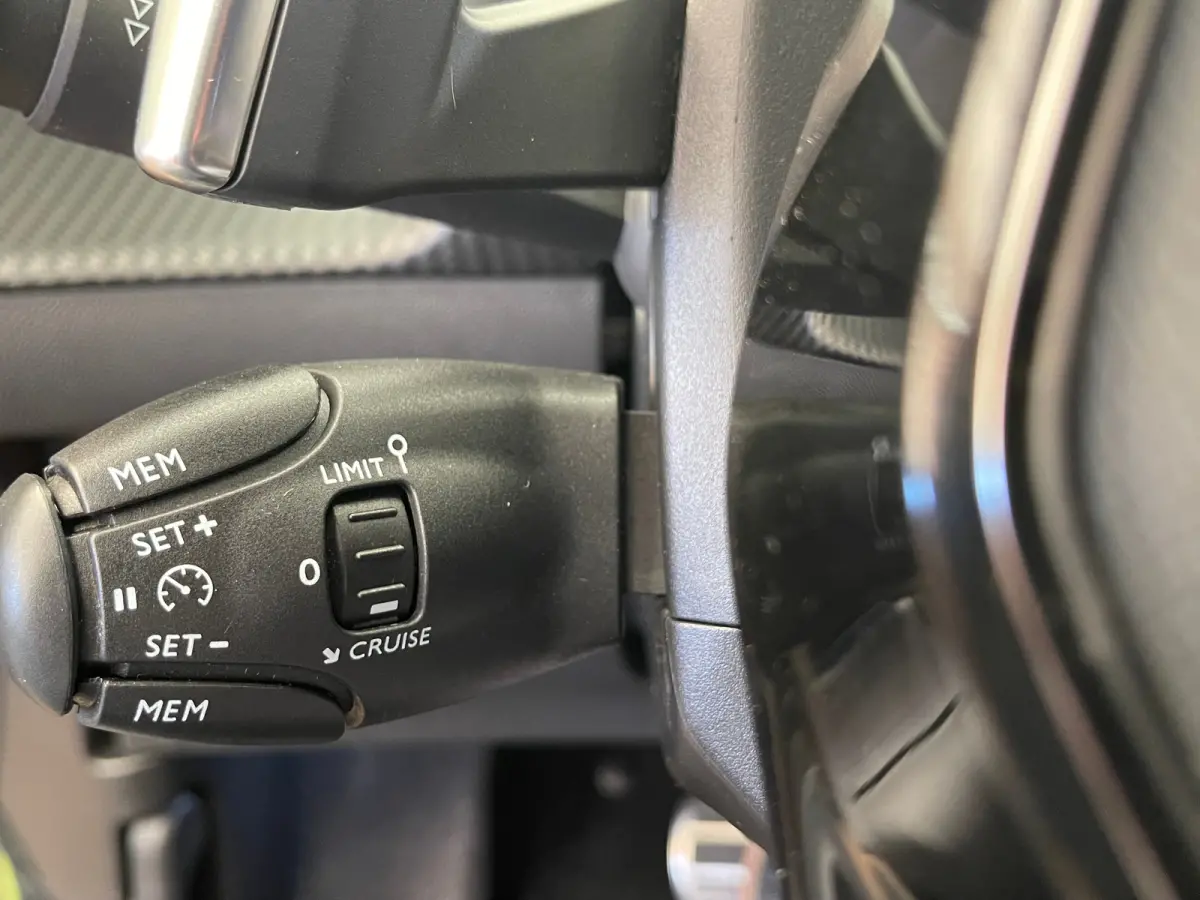 1.2 PureTech GT Nieuw binnen! | Automaat! | Camera | Clima | Cruise | Carplay | Keyless start | 17 LMV | 58.000KM!| Achteruitrijcamera | Airco (automatisch) | Centrale deurvergrendeling met 