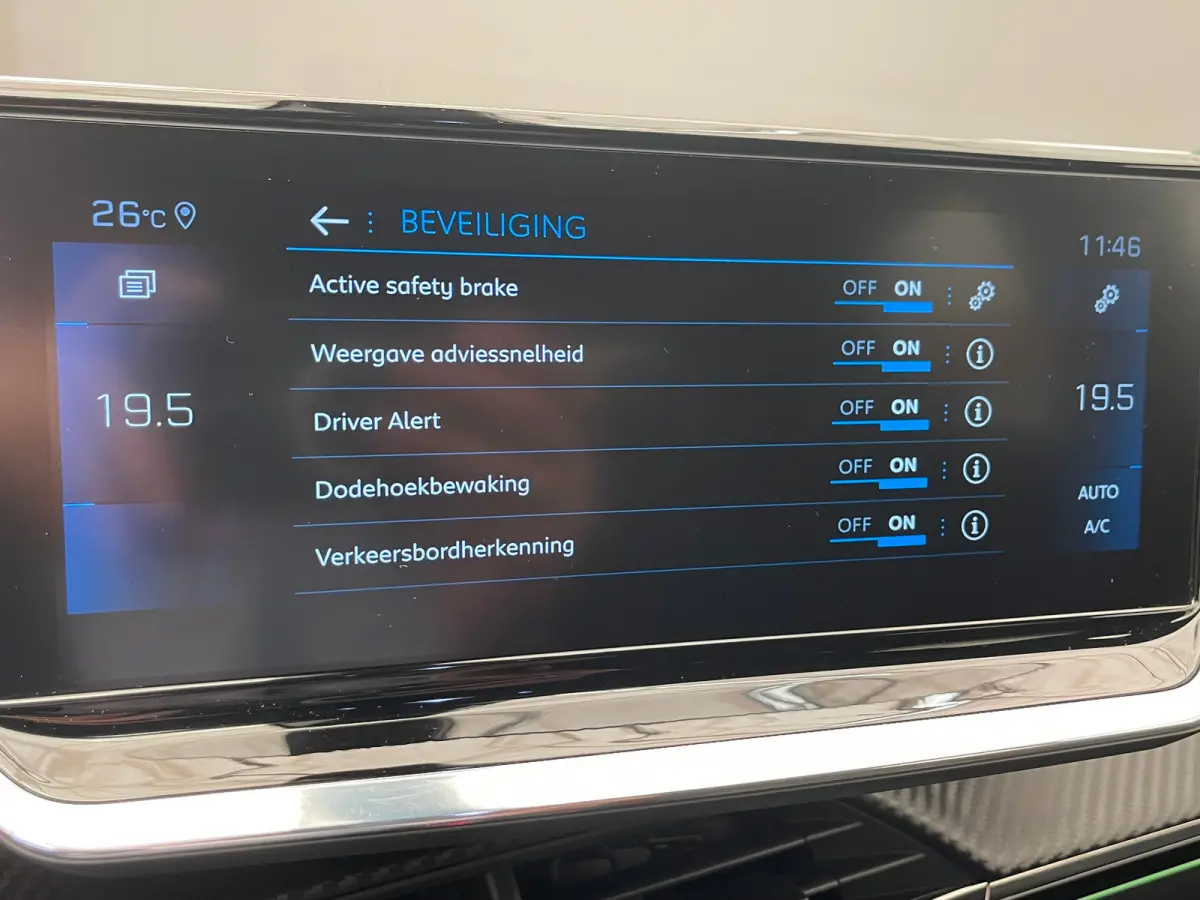 1.2 PureTech GT Nieuw binnen! | Automaat! | Camera | Clima | Cruise | Carplay | Keyless start | 17 LMV | 58.000KM!| Achteruitrijcamera | Airco (automatisch) | Centrale deurvergrendeling met 
