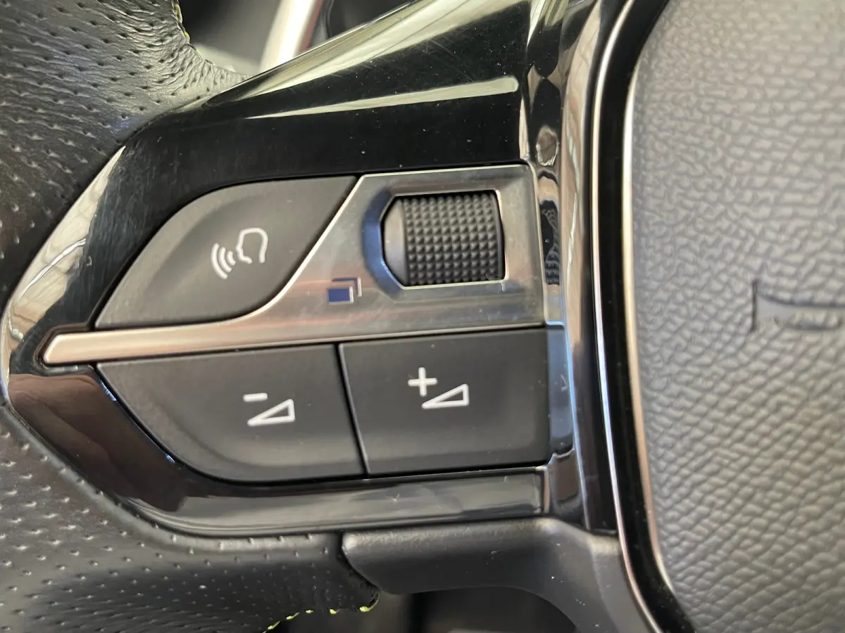 1.2 PureTech GT Nieuw binnen! | Automaat! | Camera | Clima | Cruise | Carplay | Keyless start | 17 LMV | 58.000KM!| Achteruitrijcamera | Airco (automatisch) | Centrale deurvergrendeling met 