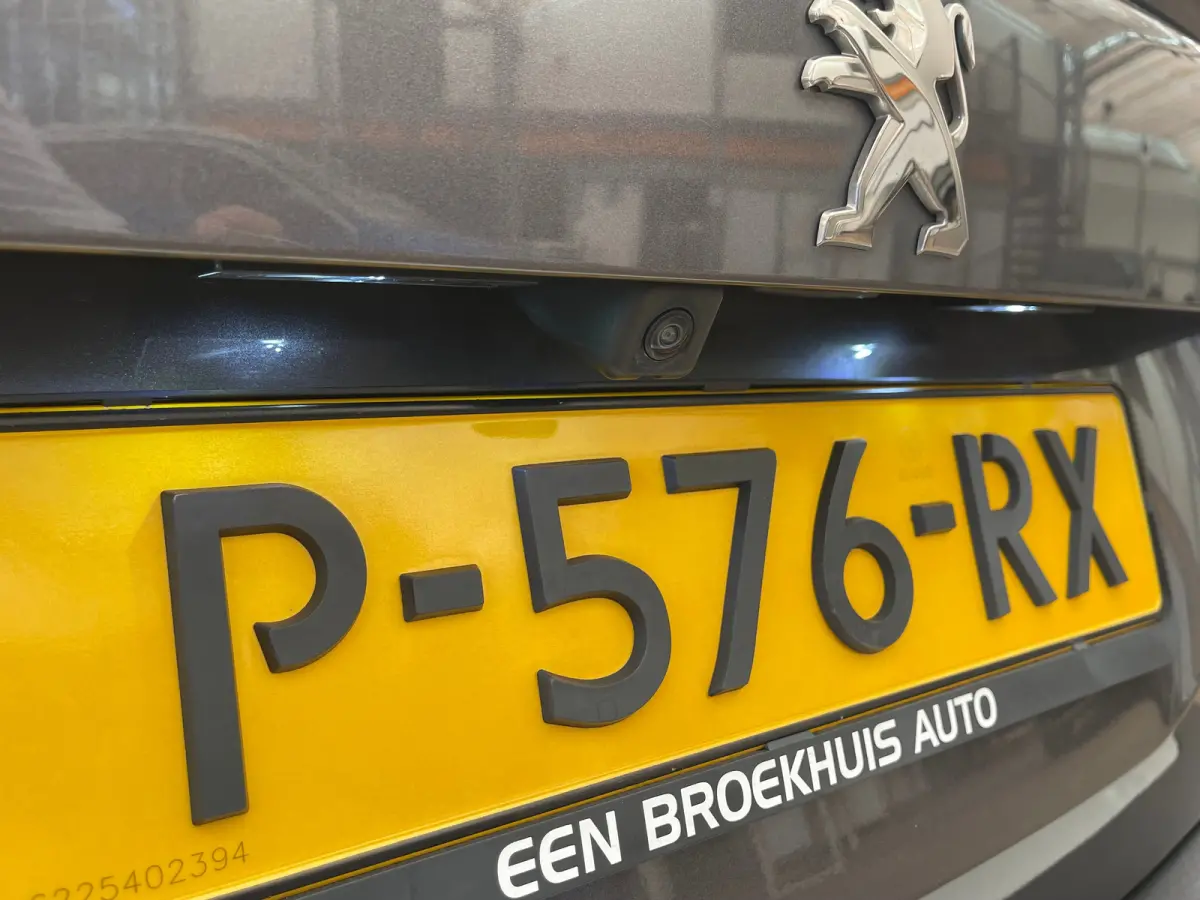 1.2 PureTech GT Nieuw binnen! | Automaat! | Camera | Clima | Cruise | Carplay | Keyless start | 17 LMV | 58.000KM!| Achteruitrijcamera | Airco (automatisch) | Centrale deurvergrendeling met 