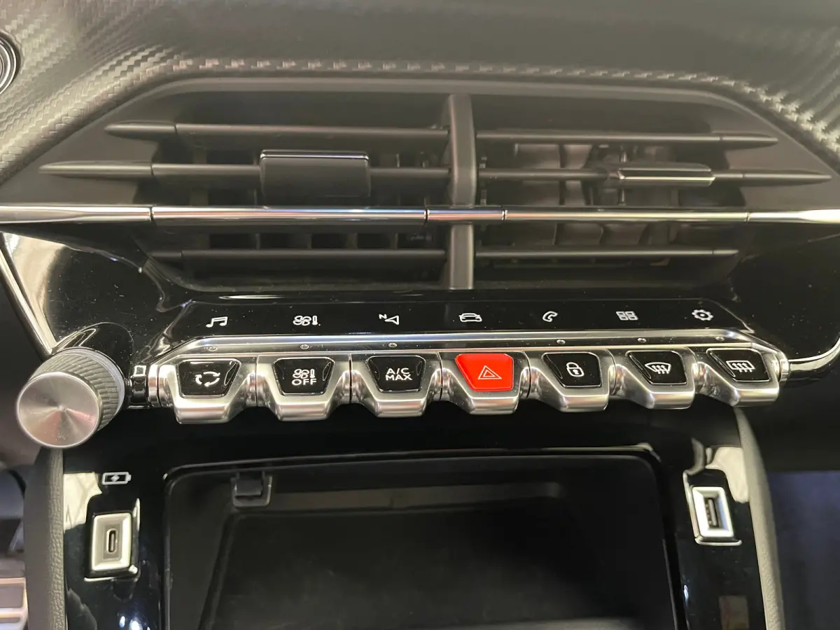 1.2 PureTech GT Nieuw binnen! | Automaat! | Camera | Clima | Cruise | Carplay | Keyless start | 17 LMV | 58.000KM!| Achteruitrijcamera | Airco (automatisch) | Centrale deurvergrendeling met 