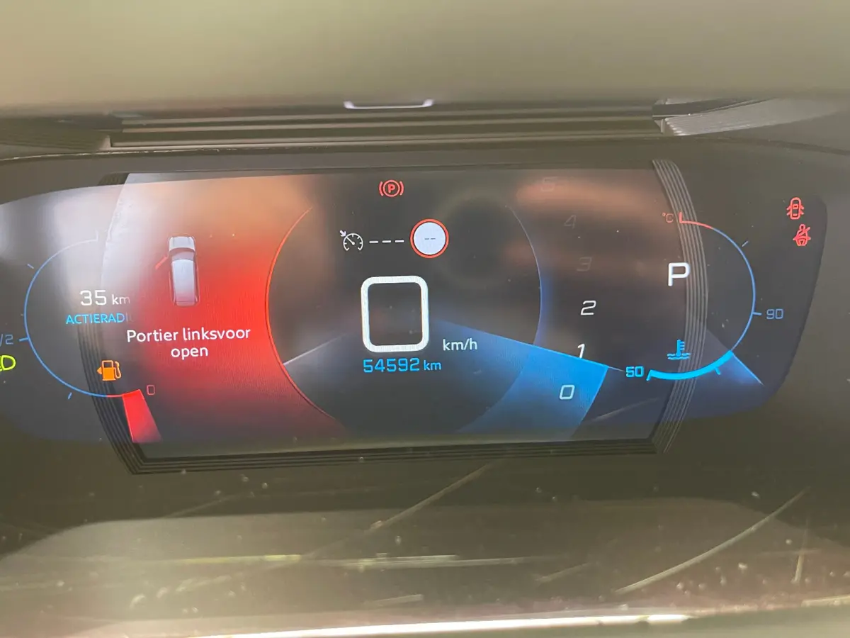 1.2 PureTech GT Nieuw binnen! | Automaat! | Camera | Clima | Cruise | Carplay | Keyless start | 17 LMV | 58.000KM!| Achteruitrijcamera | Airco (automatisch) | Centrale deurvergrendeling met 