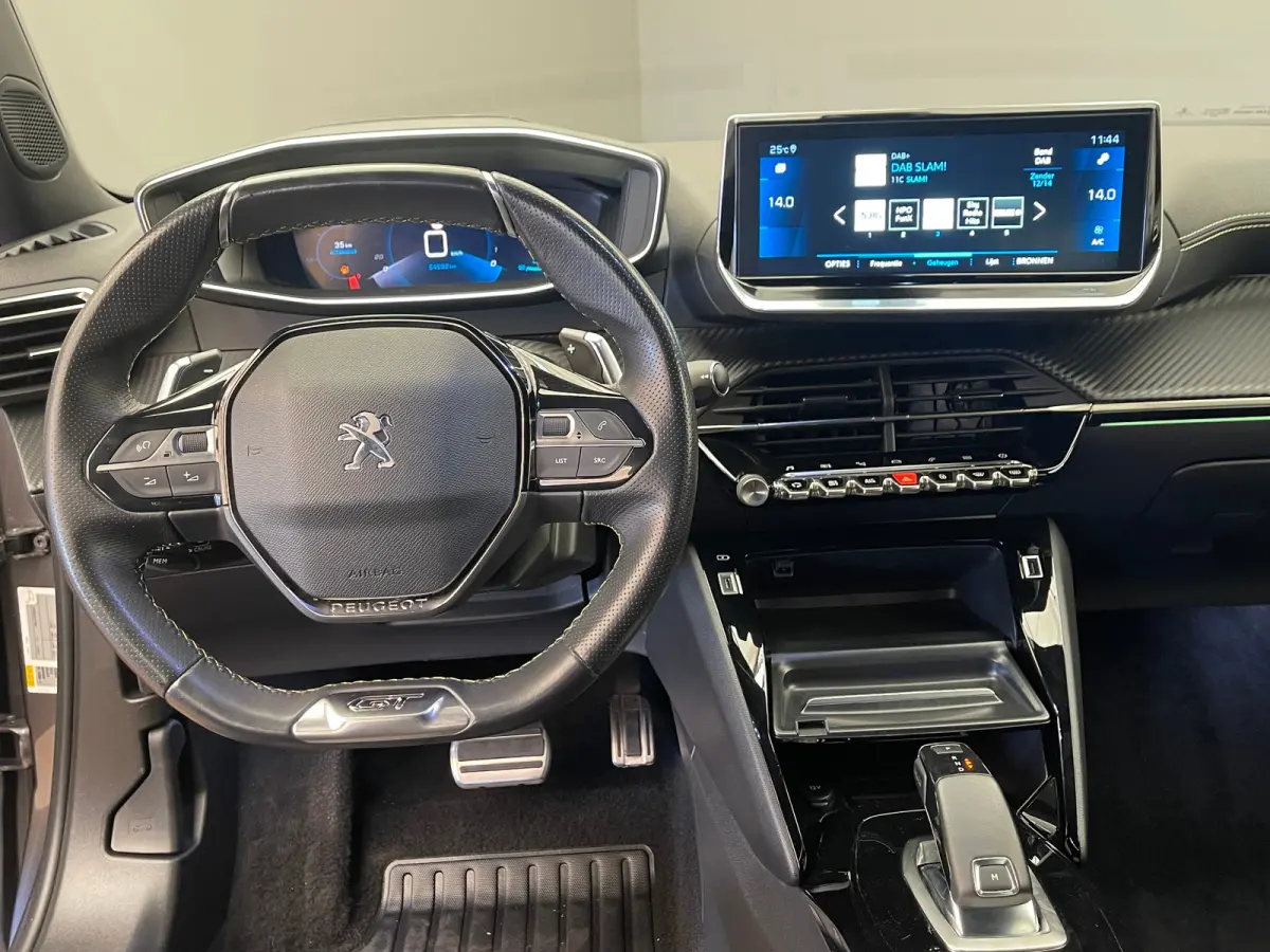 1.2 PureTech GT Nieuw binnen! | Automaat! | Camera | Clima | Cruise | Carplay | Keyless start | 17 LMV | 58.000KM!| Achteruitrijcamera | Airco (automatisch) | Centrale deurvergrendeling met 