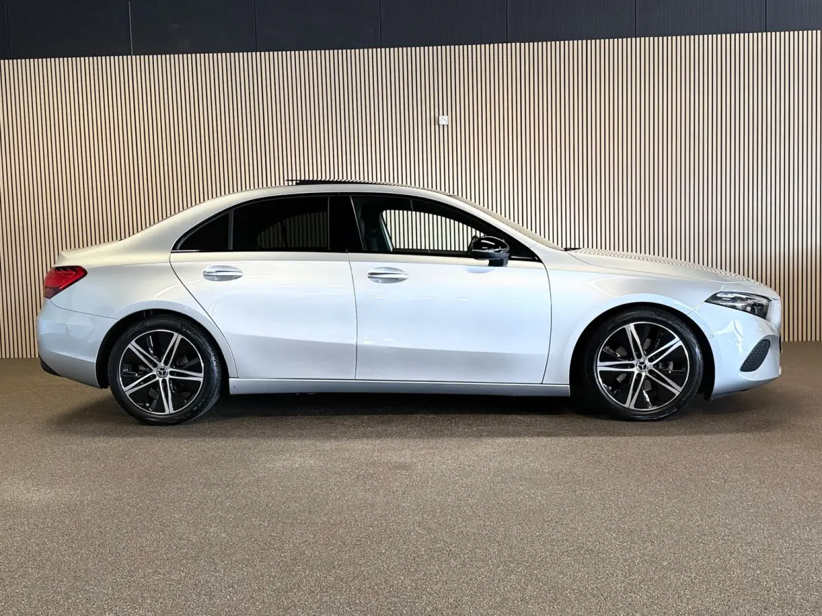 180 Sedan Progressive-NIGHT-PANORAMA-CAMERA-DODEHOEK-KEYLESS-SFEER