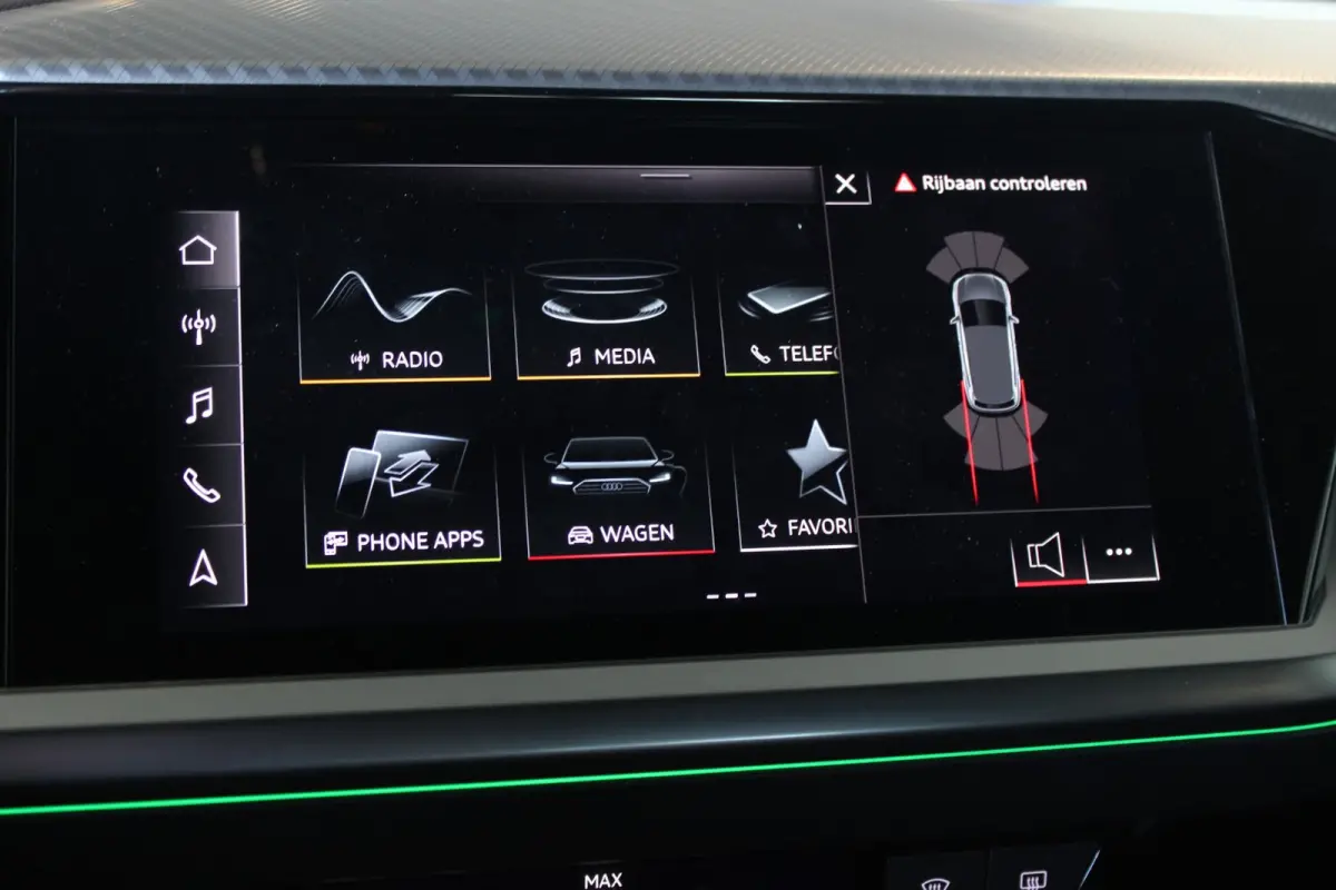 35 Launch edition Advanced 55 kWh Carplay | Stoelverw. | Pricavy glass | LED Matrix | Sportstoelen | 19" LMV | PDC V+A