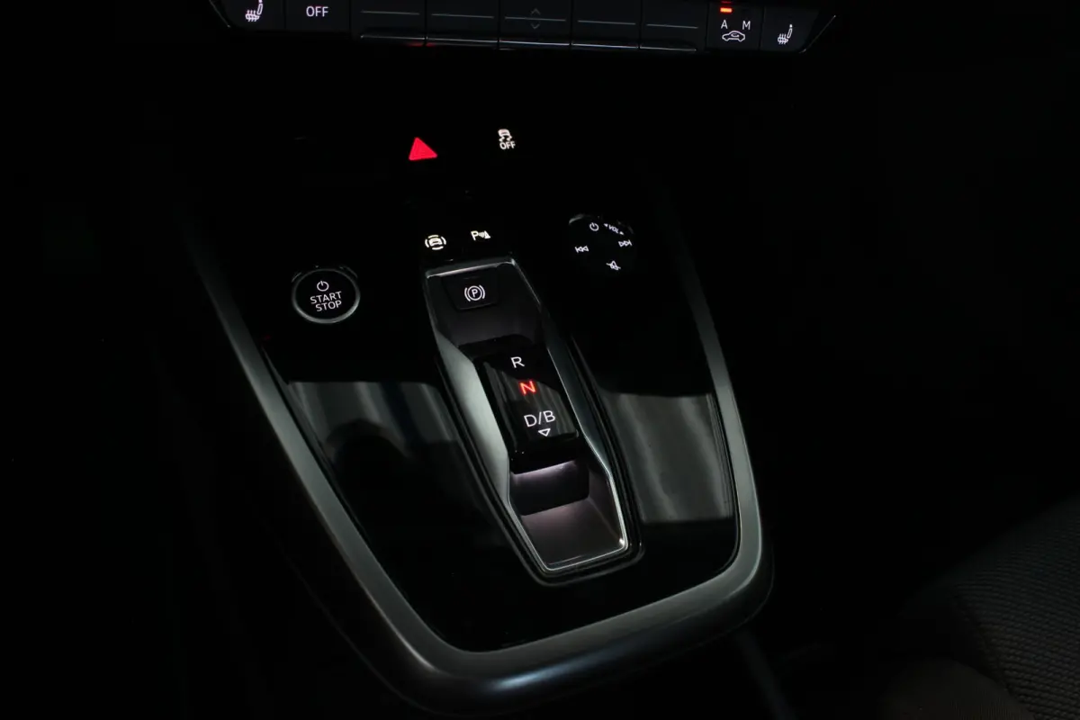 35 Launch edition Advanced 55 kWh Carplay | Stoelverw. | Pricavy glass | LED Matrix | Sportstoelen | 19" LMV | PDC V+A