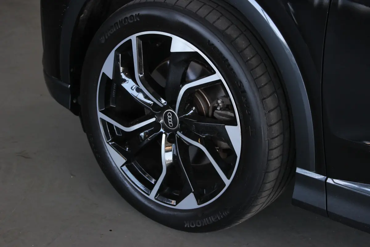 35 Launch edition Advanced 55 kWh Carplay | Stoelverw. | Pricavy glass | LED Matrix | Sportstoelen | 19" LMV | PDC V+A