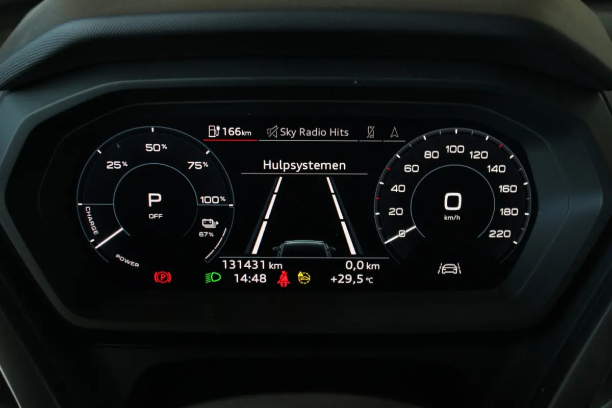 35 Launch edition Advanced 55 kWh Carplay | Stoelverw. | Pricavy glass | LED Matrix | Sportstoelen | 19" LMV | PDC V+A