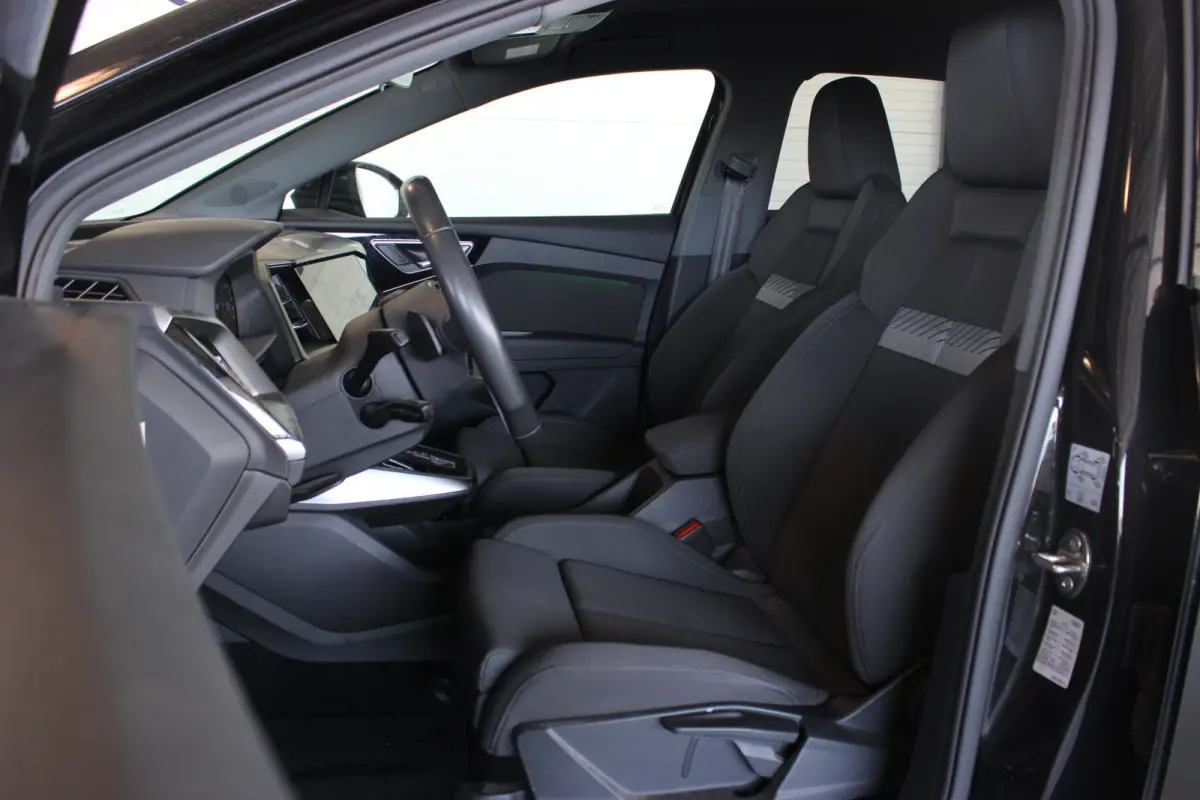 35 Launch edition Advanced 55 kWh Carplay | Stoelverw. | Pricavy glass | LED Matrix | Sportstoelen | 19" LMV | PDC V+A