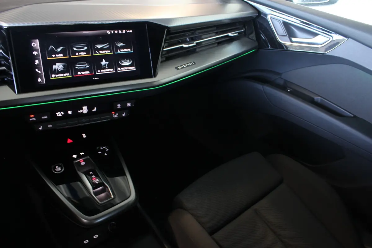 35 Launch edition Advanced 55 kWh Carplay | Stoelverw. | Pricavy glass | LED Matrix | Sportstoelen | 19" LMV | PDC V+A