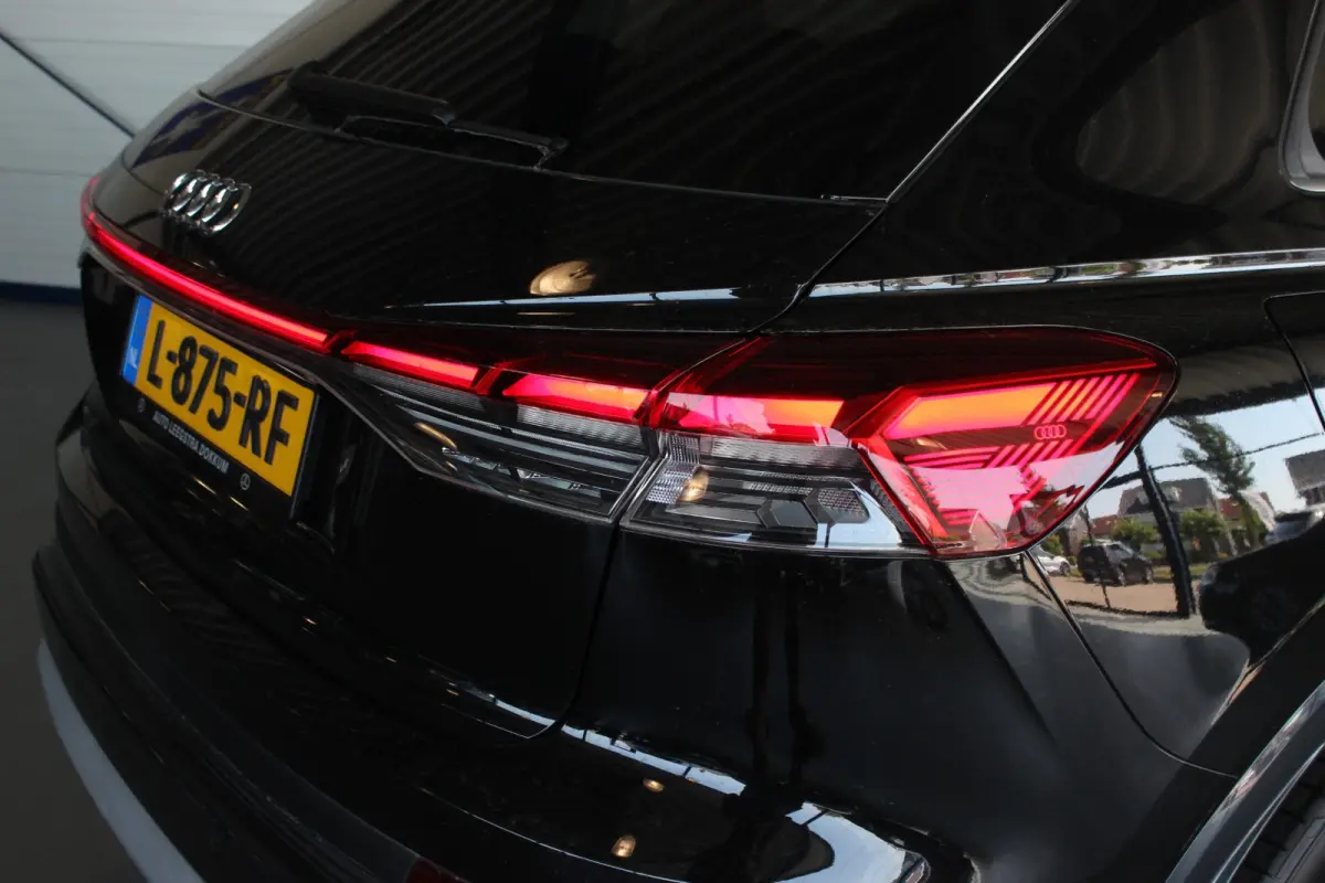 35 Launch edition Advanced 55 kWh Carplay | Stoelverw. | Pricavy glass | LED Matrix | Sportstoelen | 19" LMV | PDC V+A