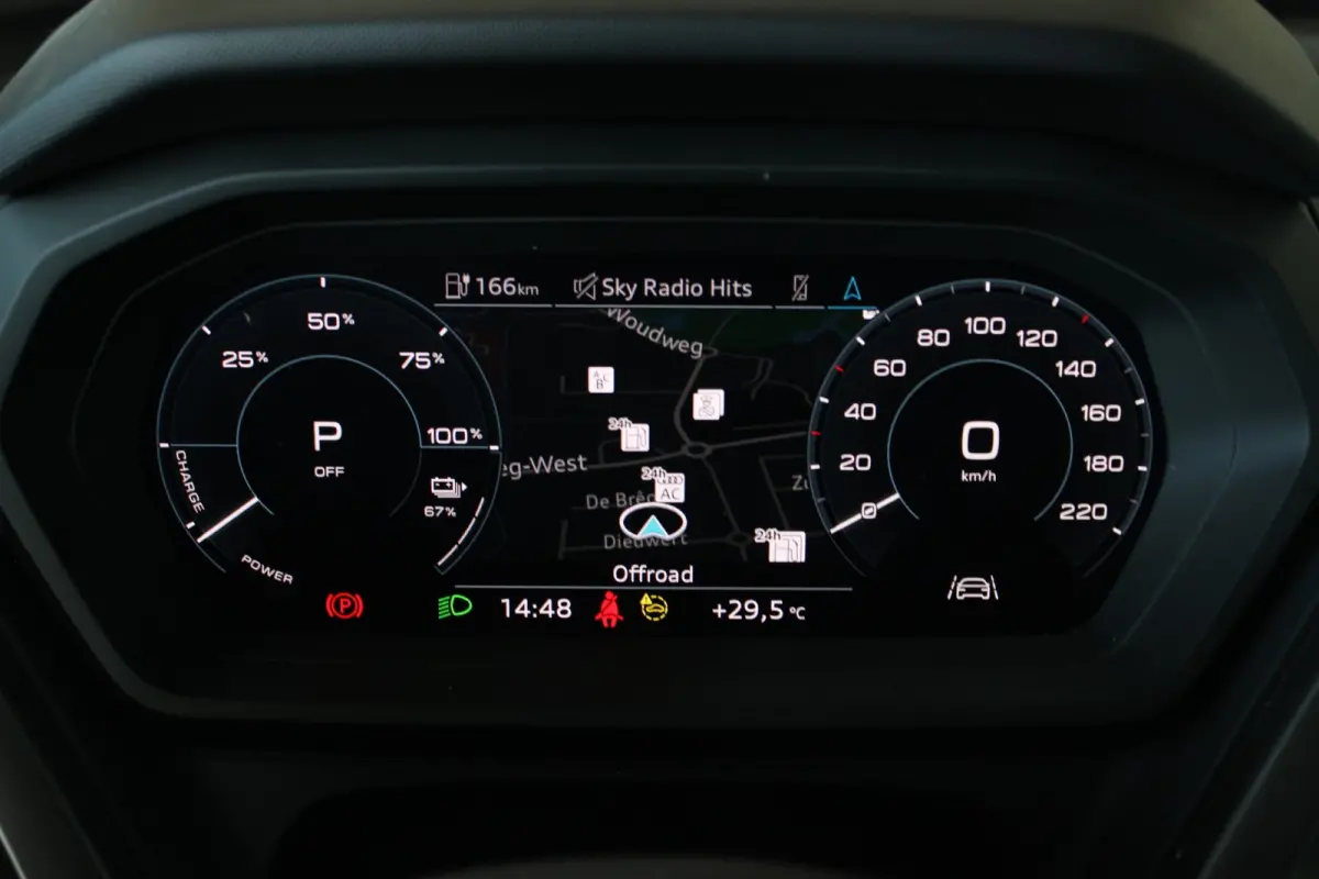 35 Launch edition Advanced 55 kWh Carplay | Stoelverw. | Pricavy glass | LED Matrix | Sportstoelen | 19" LMV | PDC V+A