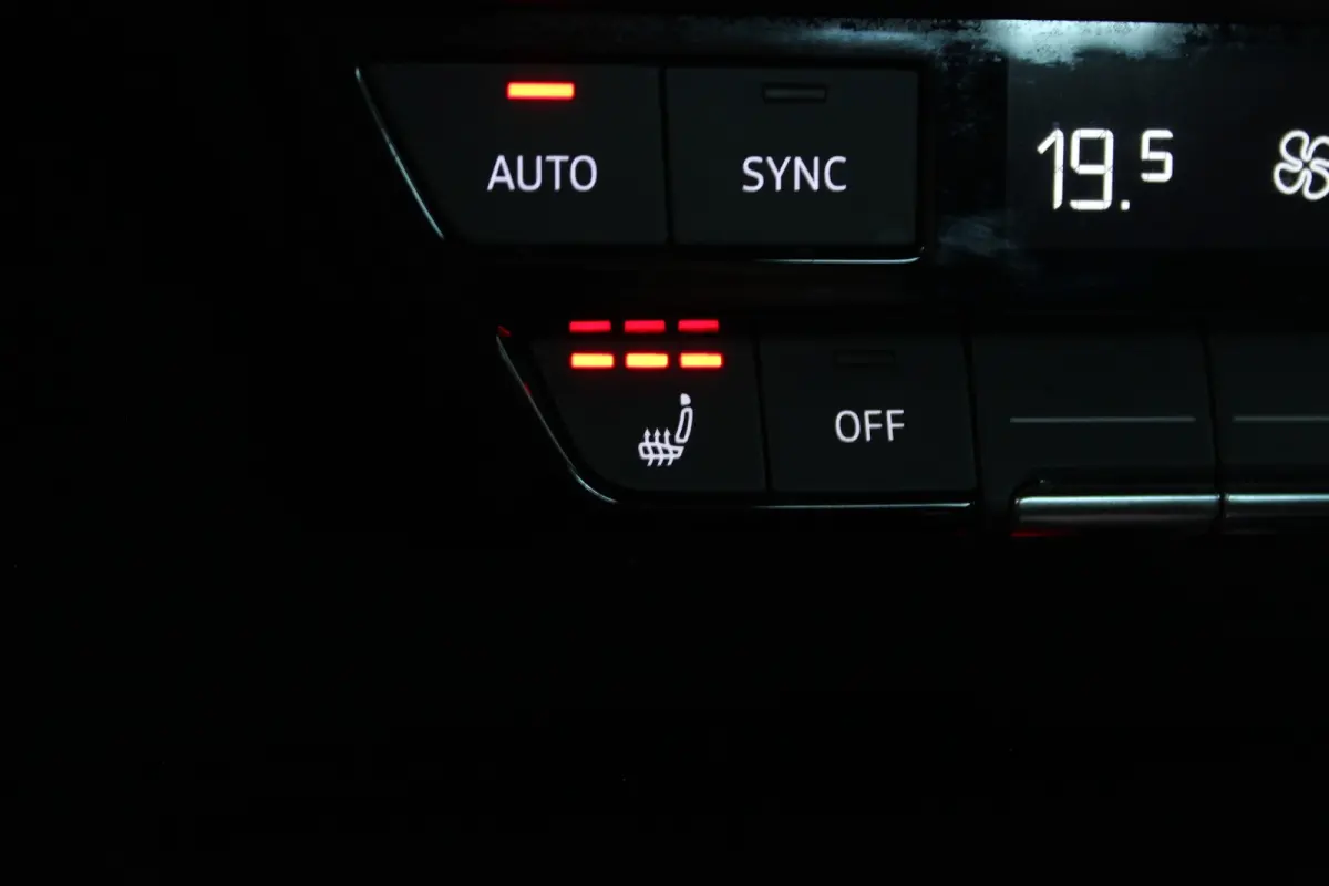 35 Launch edition Advanced 55 kWh Carplay | Stoelverw. | Pricavy glass | LED Matrix | Sportstoelen | 19" LMV | PDC V+A