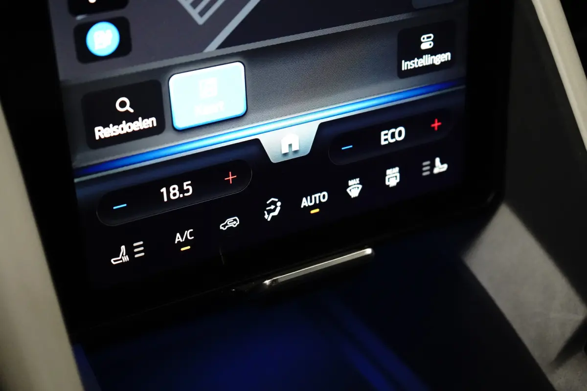Premium Standard Range RWD 52 kWh | Achteruitrijcamera | Draadloze telefoonlader | LED achterlichten