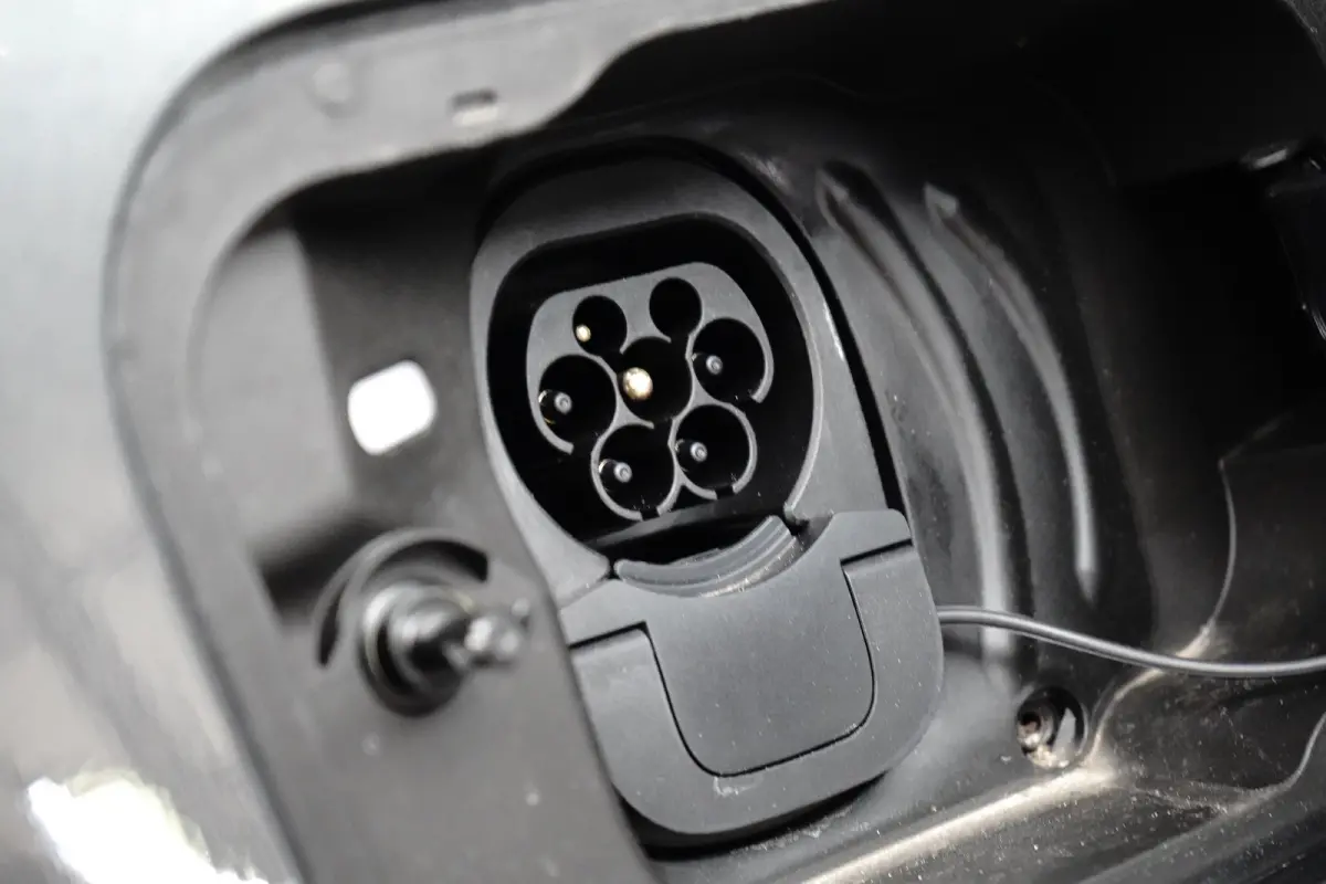 Premium Standard Range RWD 52 kWh | Achteruitrijcamera | Draadloze telefoonlader | LED achterlichten