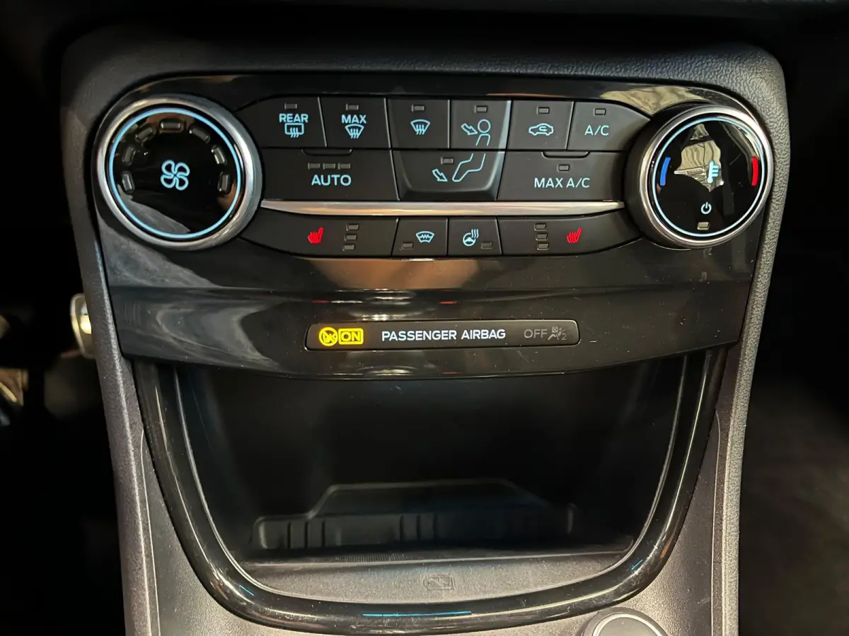 1.0 EcoBoost ST-Line Navigatie Apple Carplay Android Auto Parkeerhulp achter Cruise Control Stoel-en stuurverwarming Climate Control Lichtmetalen velgen