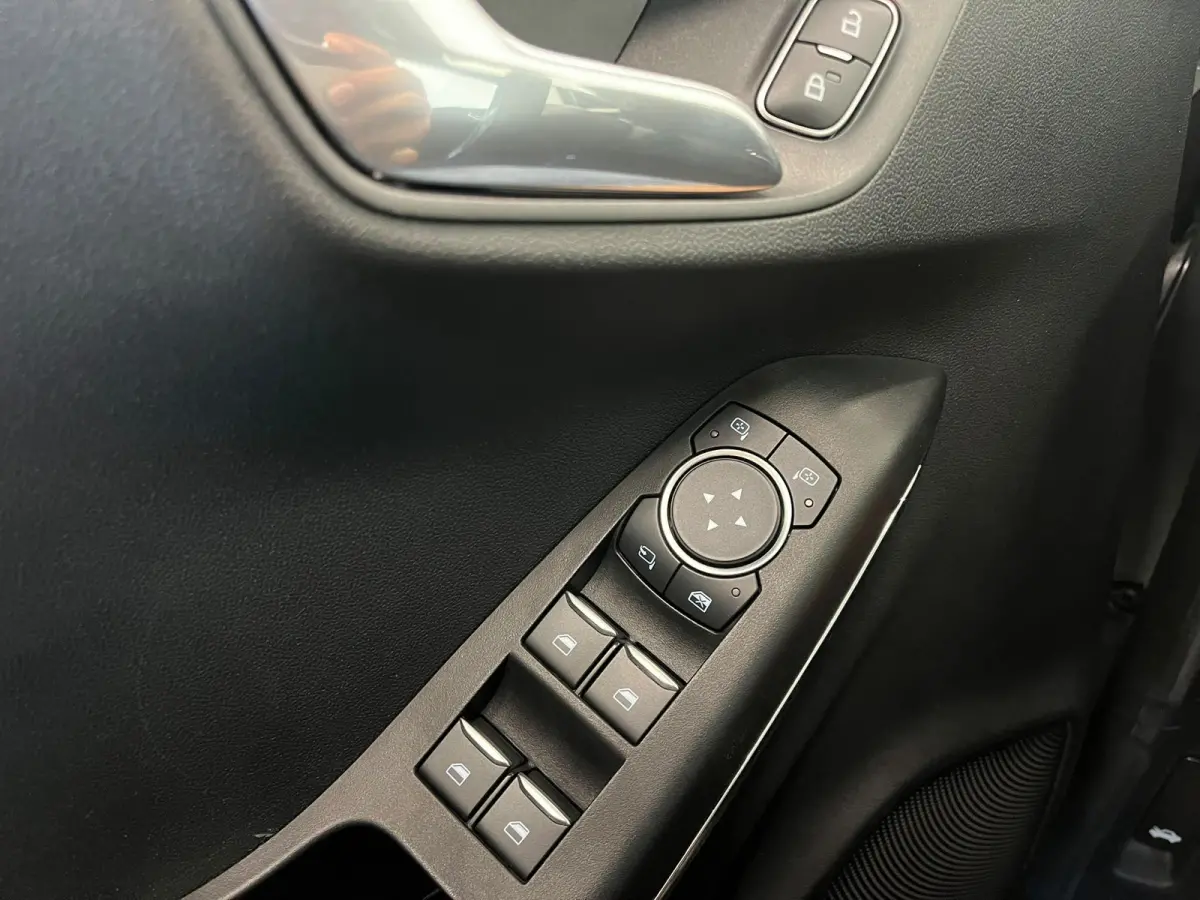 1.0 EcoBoost ST-Line Navigatie Apple Carplay Android Auto Parkeerhulp achter Cruise Control Stoel-en stuurverwarming Climate Control Lichtmetalen velgen