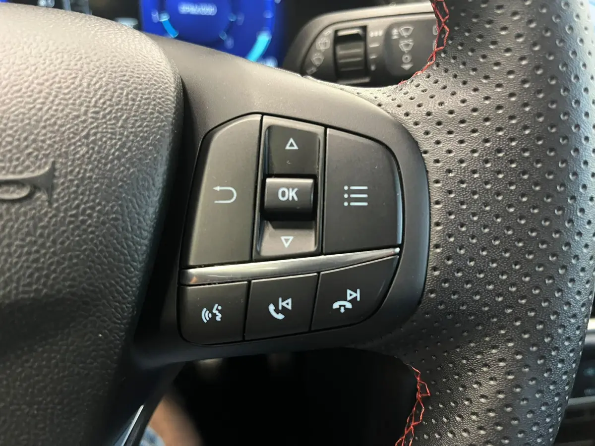 1.0 EcoBoost ST-Line Navigatie Apple Carplay Android Auto Parkeerhulp achter Cruise Control Stoel-en stuurverwarming Climate Control Lichtmetalen velgen