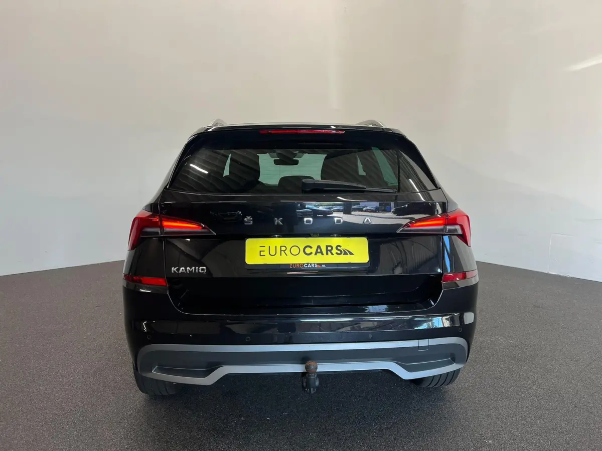 1.0 TSI DSG Clever Panoramadak Trekhaak Navigatie Apple Carplay Android Auto Camera Parkeerhulp Cruise Control Stoelverwarming Climate Control Lichtmetalen velgen