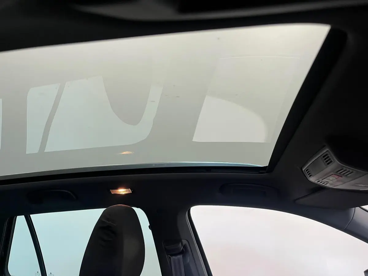 1.0 TSI DSG Clever Panoramadak Trekhaak Navigatie Apple Carplay Android Auto Camera Parkeerhulp Cruise Control Stoelverwarming Climate Control Lichtmetalen velgen