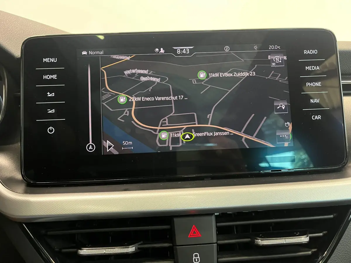 1.0 TSI DSG Clever Panoramadak Trekhaak Navigatie Apple Carplay Android Auto Camera Parkeerhulp Cruise Control Stoelverwarming Climate Control Lichtmetalen velgen
