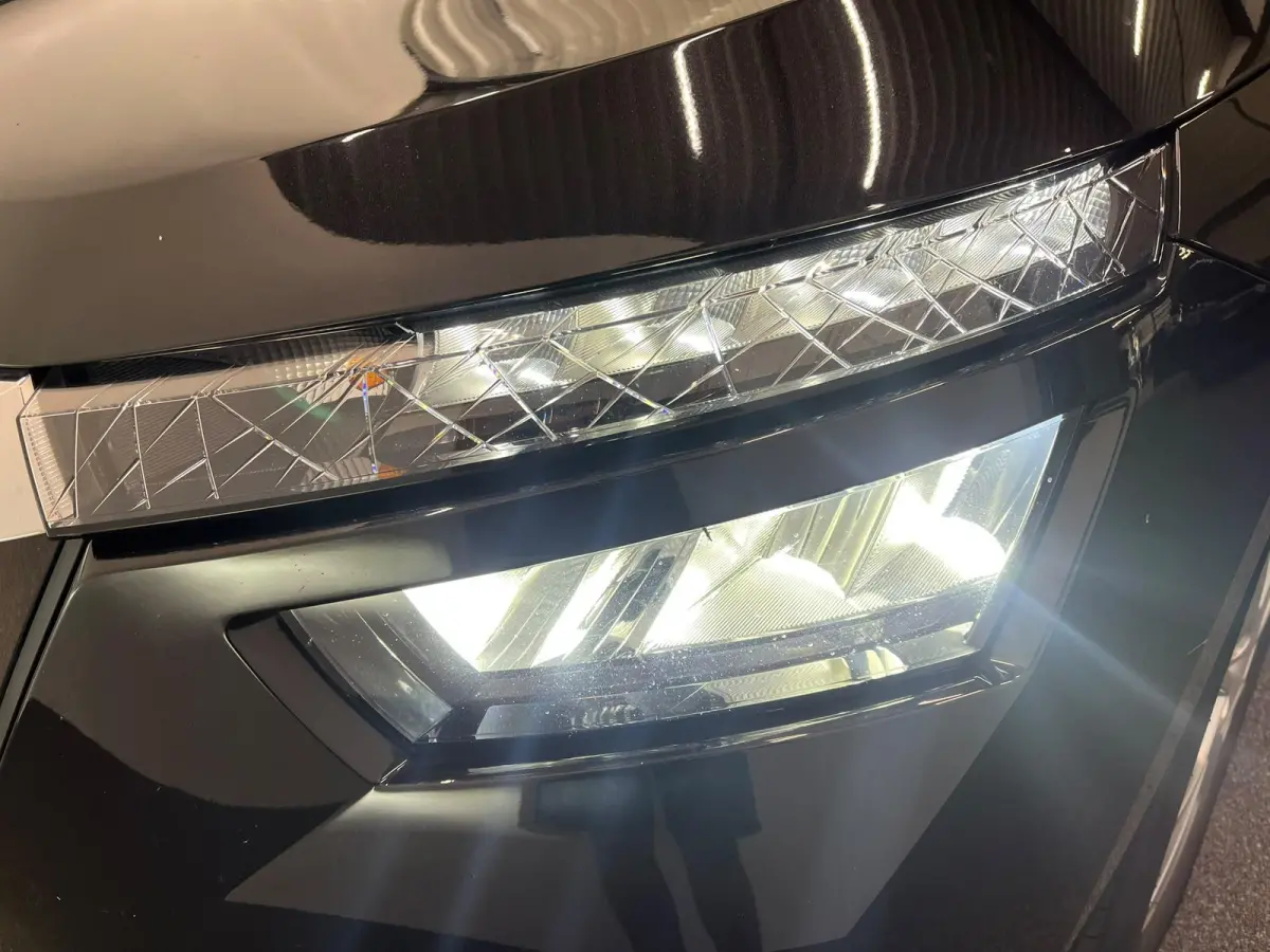 1.0 TSI DSG Clever Panoramadak Trekhaak Navigatie Apple Carplay Android Auto Camera Parkeerhulp Cruise Control Stoelverwarming Climate Control Lichtmetalen velgen
