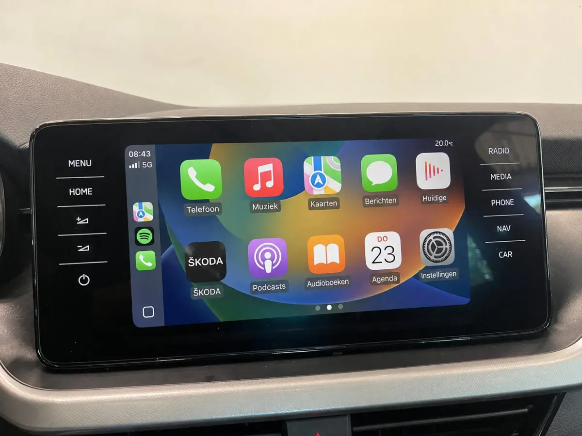 1.0 TSI DSG Clever Panoramadak Trekhaak Navigatie Apple Carplay Android Auto Camera Parkeerhulp Cruise Control Stoelverwarming Climate Control Lichtmetalen velgen